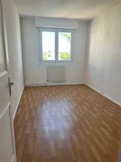 Appartement T4 à Beaumont de 80.99 m² avec cave et box, idéalement situé 