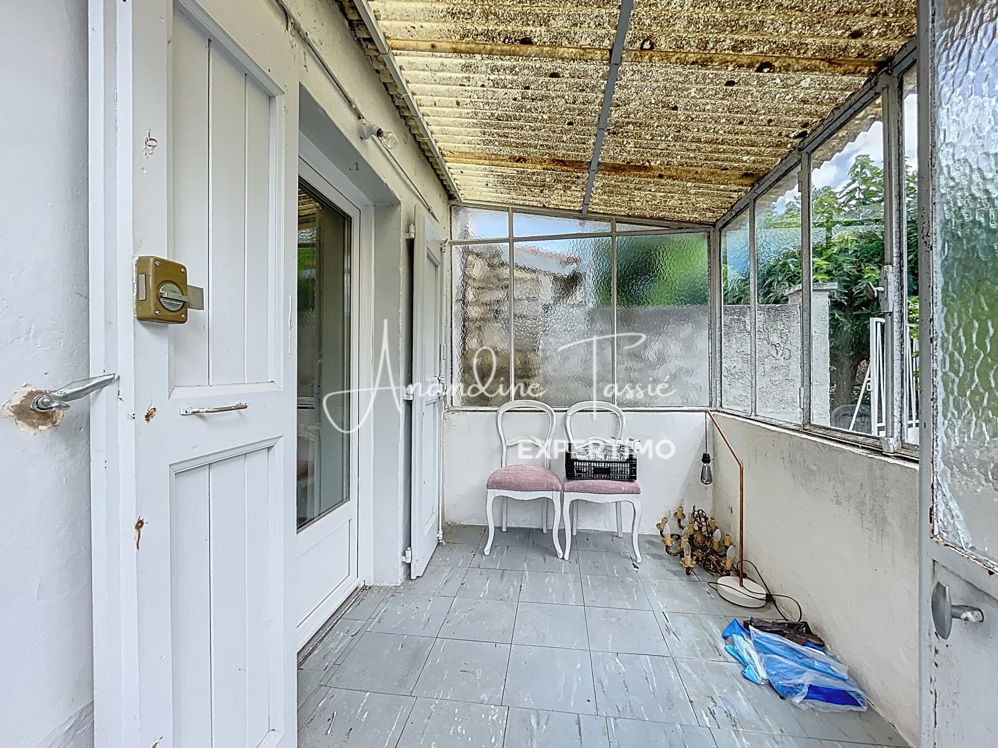 Maison à rénover de 60 m² avec grand terrain et dépendances à Millau 