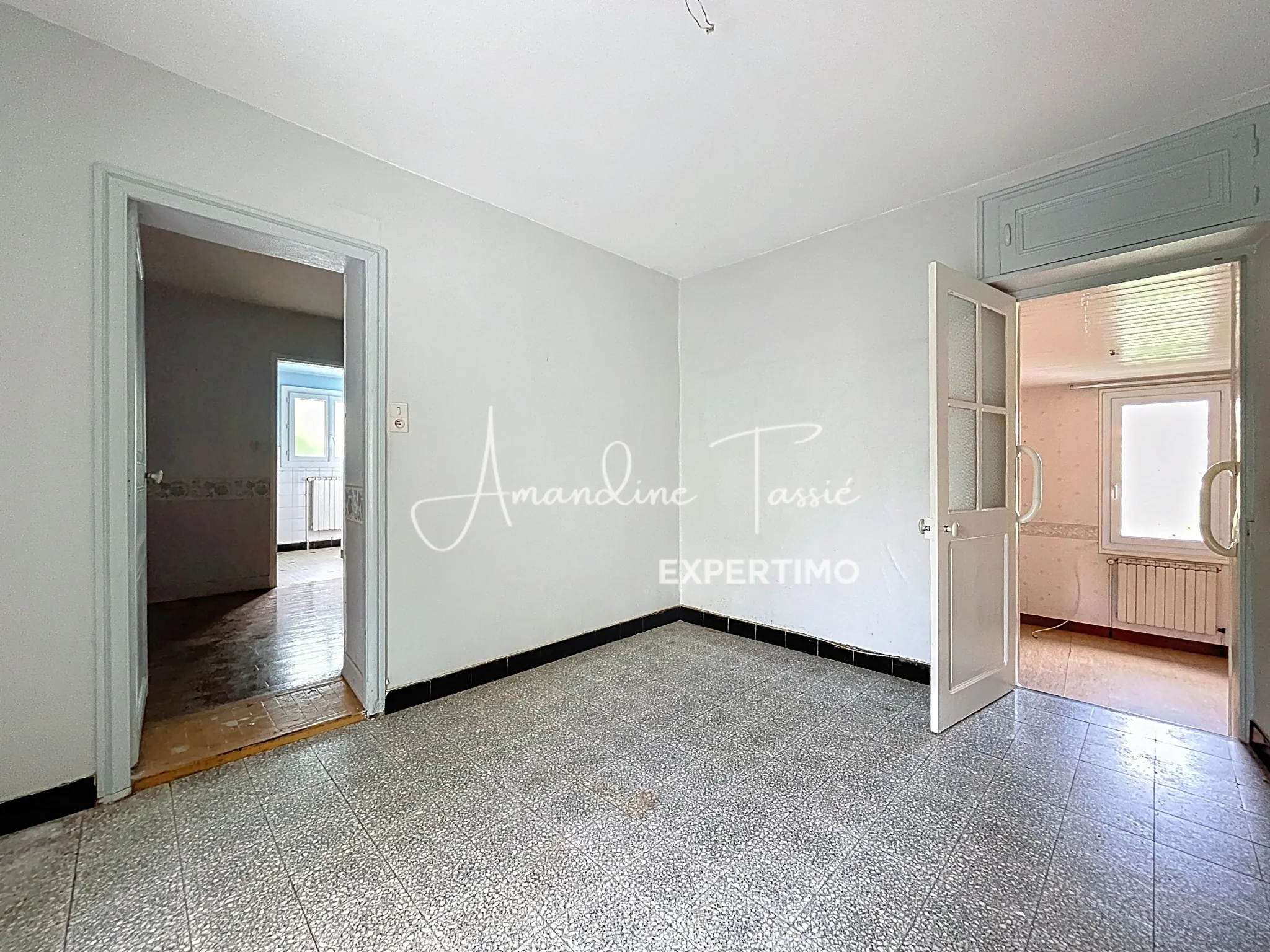 Maison à rénover de 60 m² avec grand terrain et dépendances à Millau 