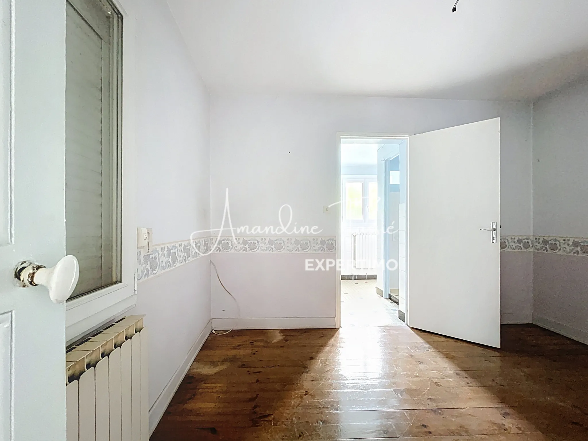 Maison à rénover de 60 m² avec grand terrain et dépendances à Millau 