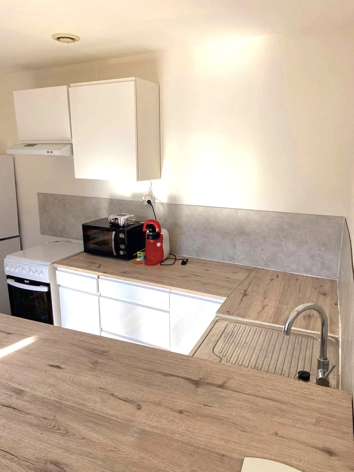 Investissez dans une maison de village avec 3 appartements meublés à Saint-Marcel-lès-Sauzet 