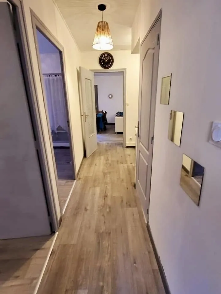 Investissez dans une maison de village avec 3 appartements meublés à Saint-Marcel-lès-Sauzet 