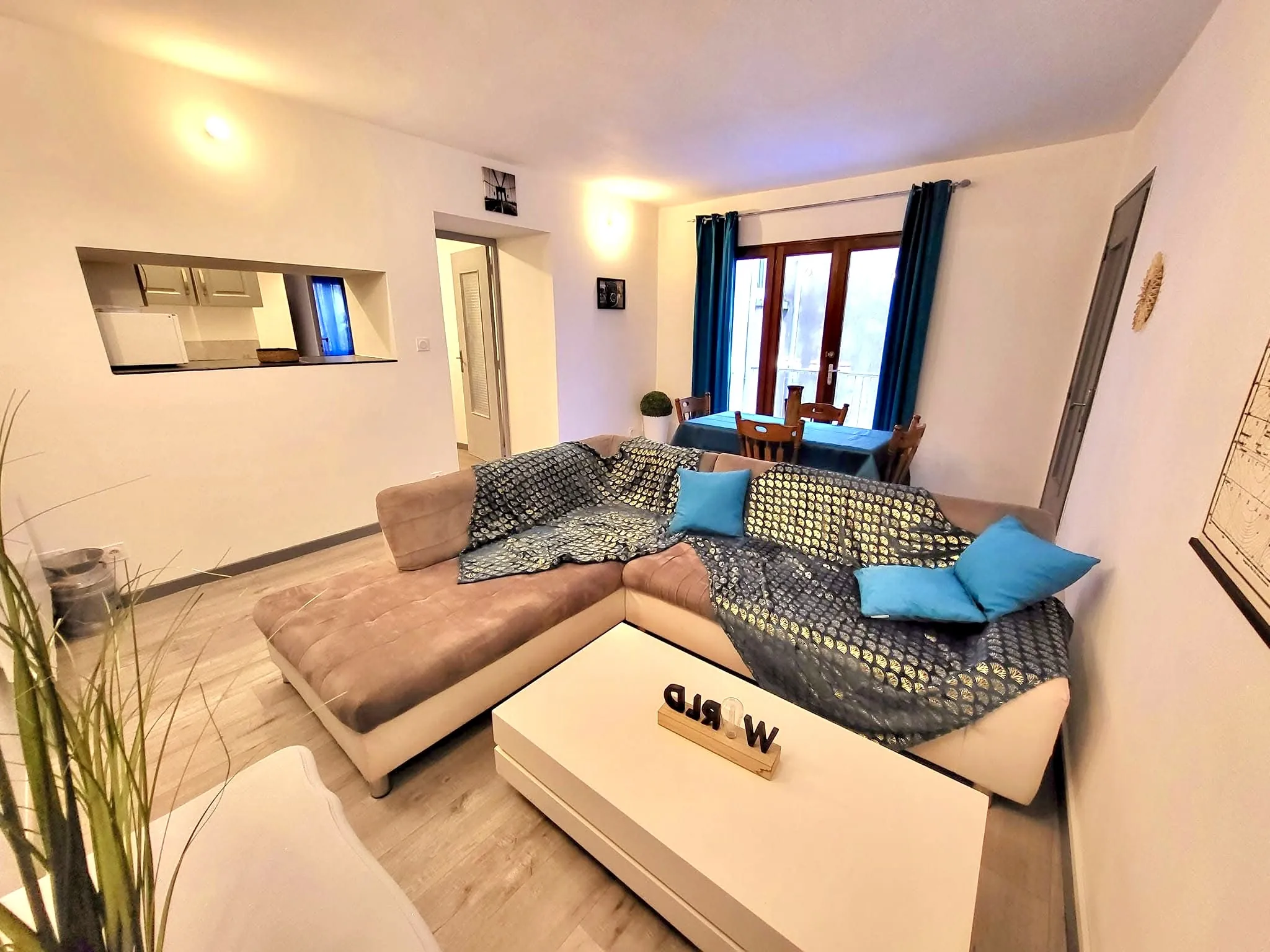 Investissez dans une maison de village avec 3 appartements meublés à Saint-Marcel-lès-Sauzet 