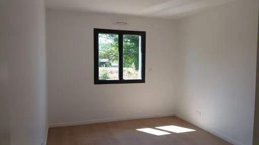 Villa de plain-pied de 106 m² à Courpière avec grand jardin et garage 