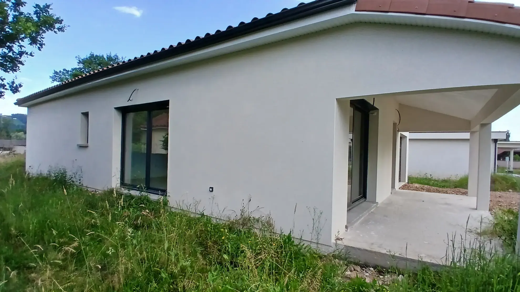 Villa de plain-pied de 106 m² à Courpière avec grand jardin et garage 