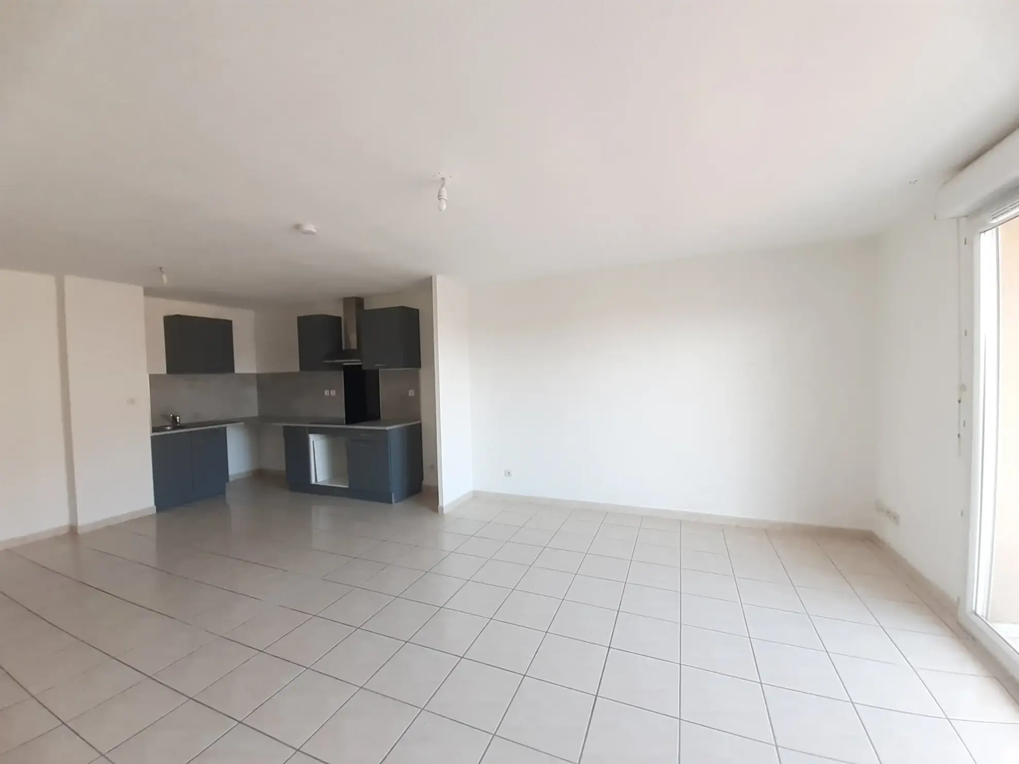 Bel appartement T2 de 55m² avec terrasse et parking à Saint-Estève 