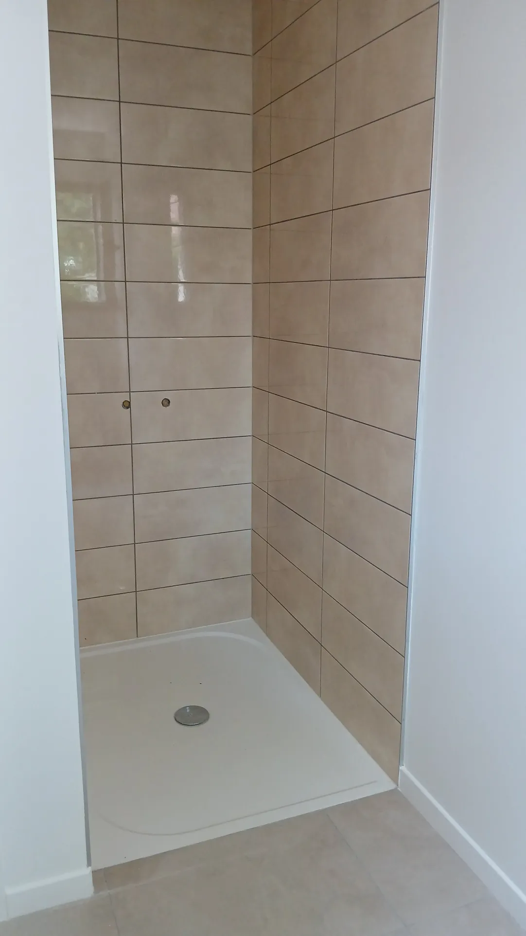 Villa de plain-pied de 106 m² à Courpière avec grand jardin et garage 