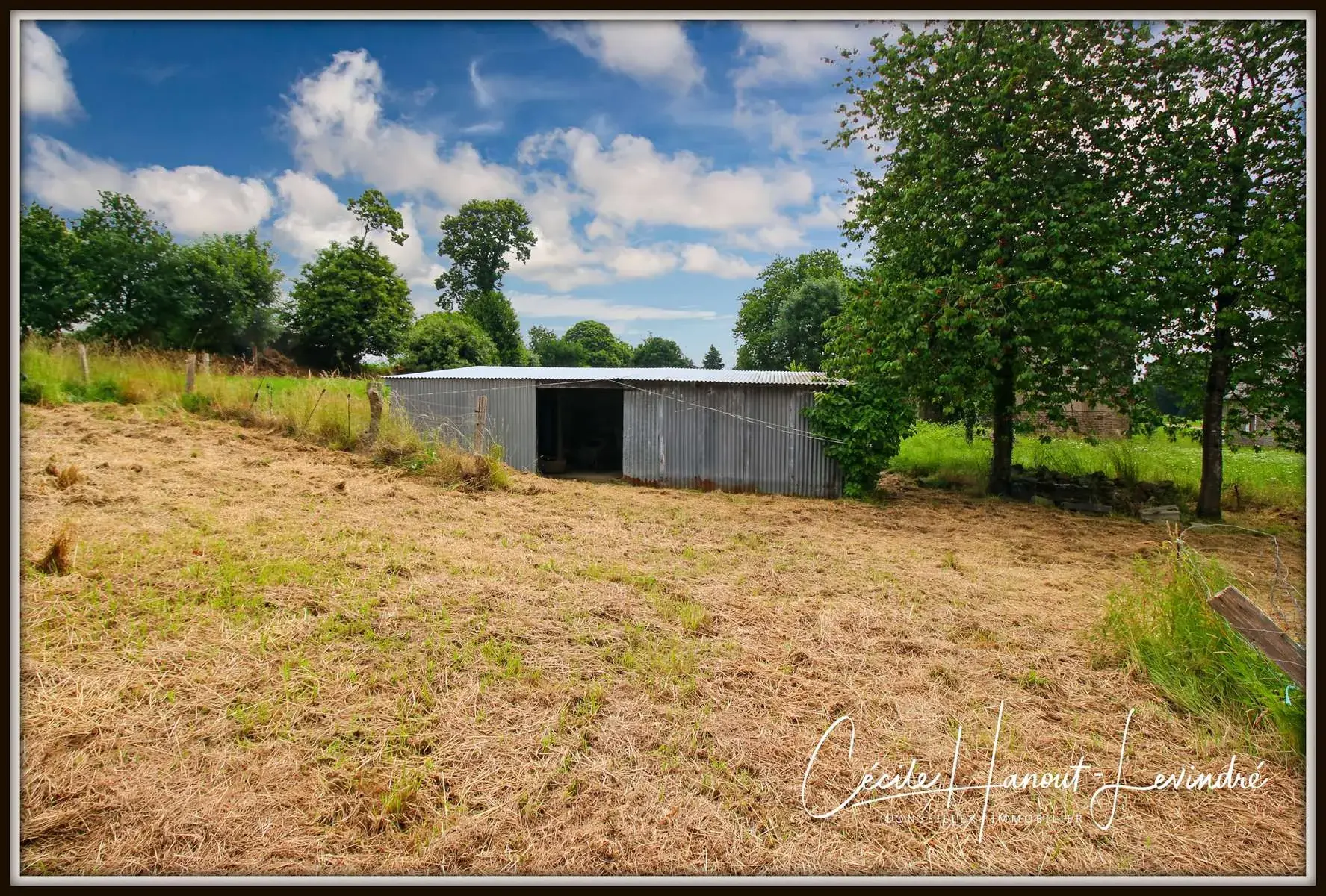 Maison en pierre à restaurer à Montanel - 107 m², terrain 2420 m², garage, campagne 