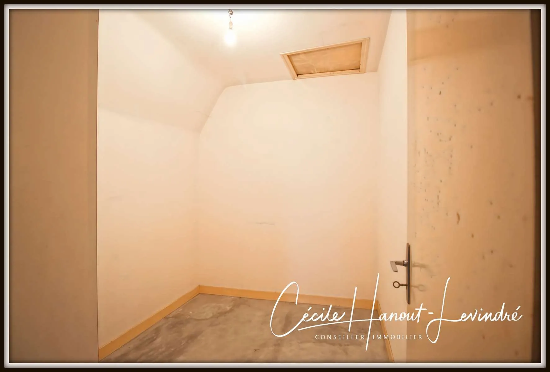 Maison en pierre à restaurer à Montanel - 107 m², terrain 2420 m², garage, campagne 