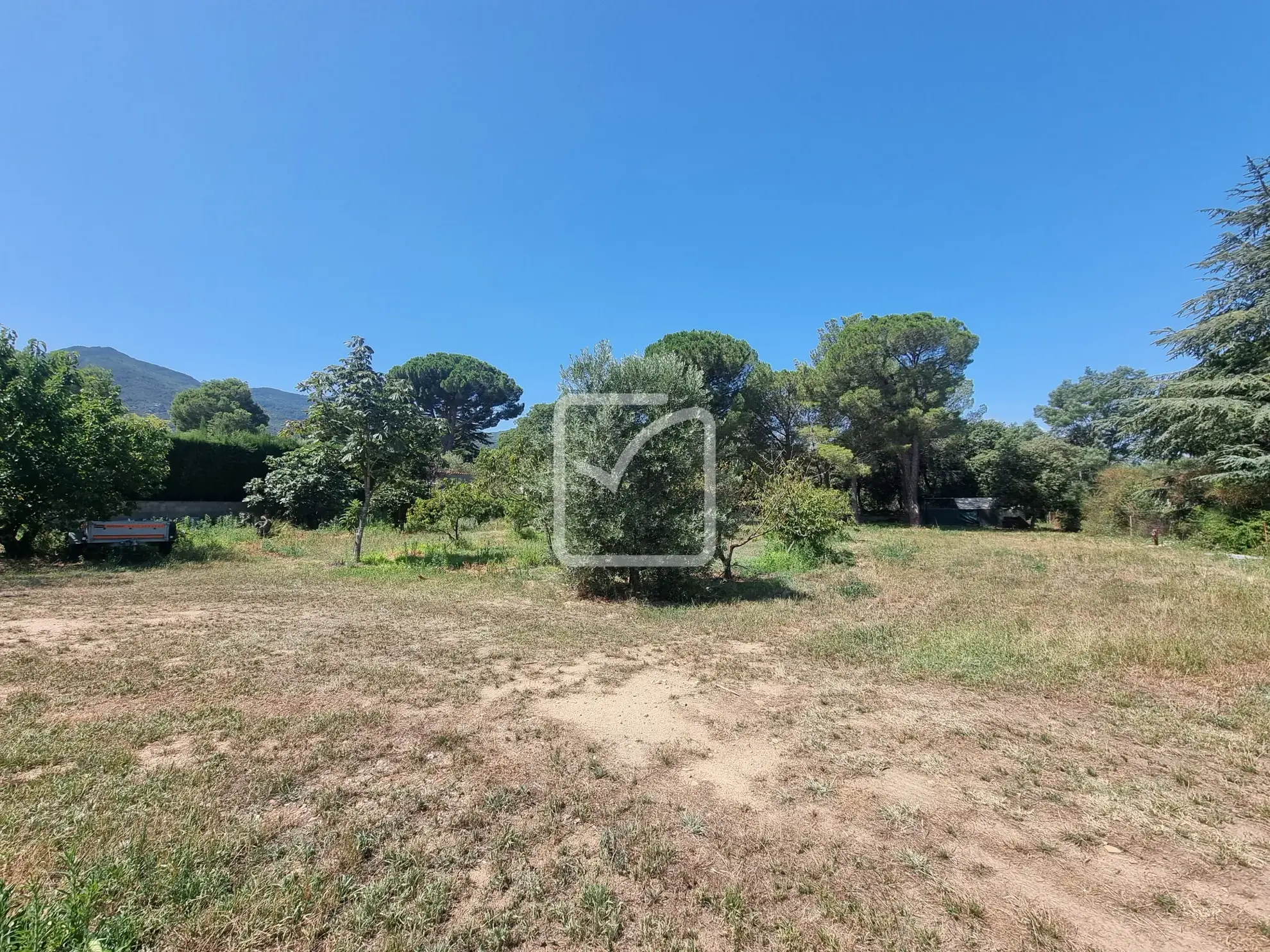 Terrain constructible de 1956 m² avec vue sur les Albères à Laroque des Albères 