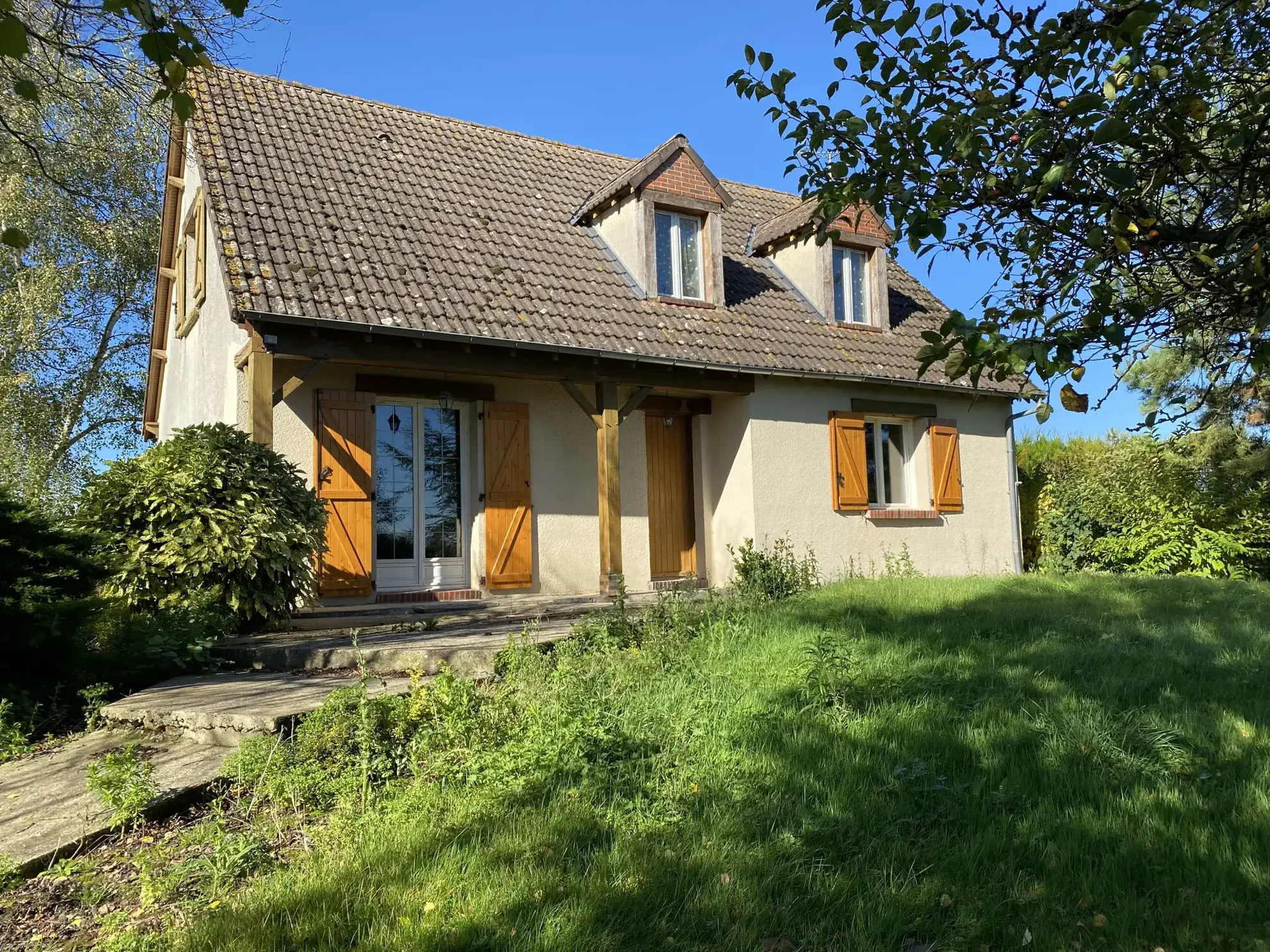 Maison familiale à Courtenay avec jardin, 4 chambres, chauffage pompe à chaleur, proche commodités
