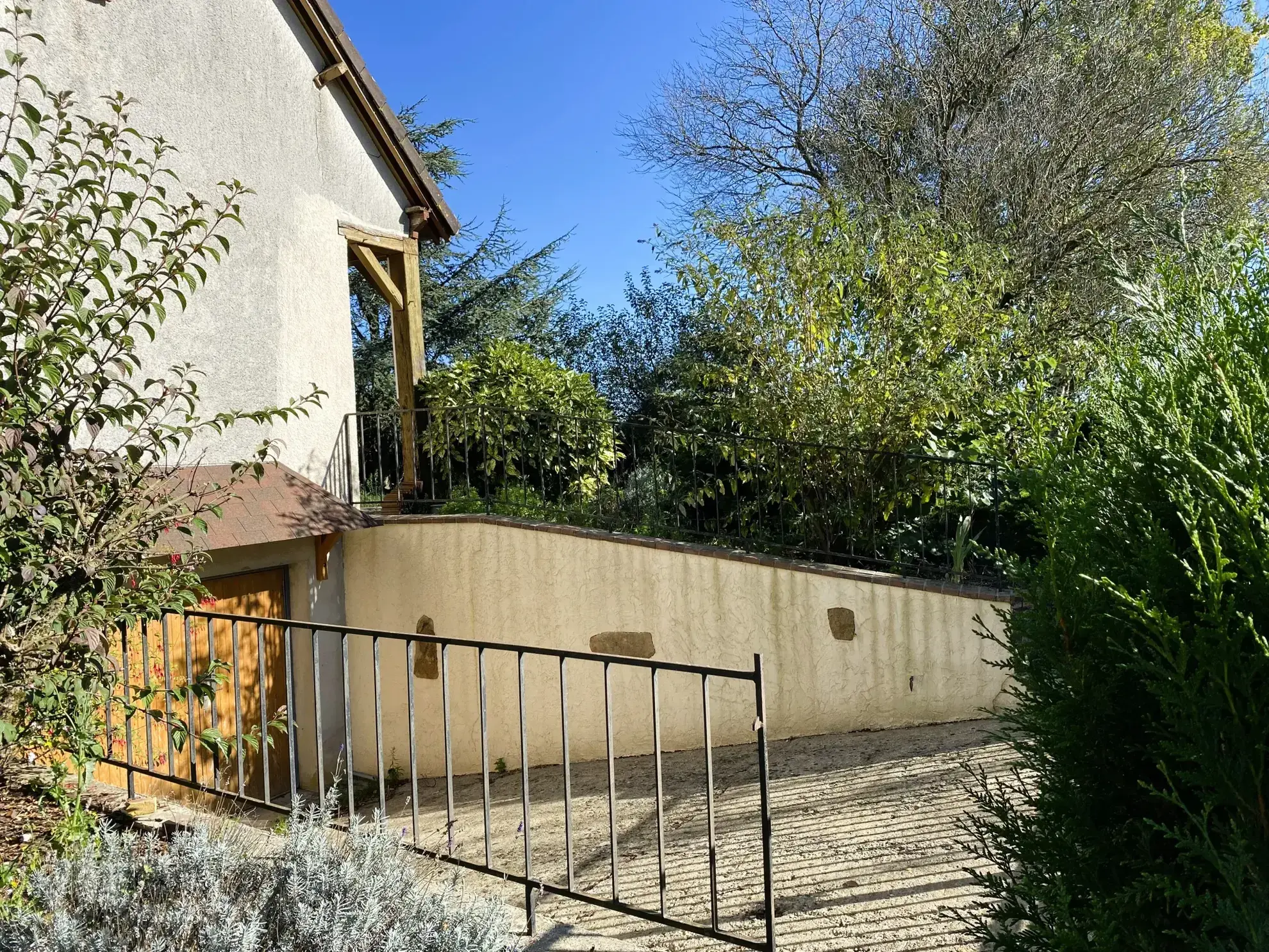 Maison familiale à Courtenay avec jardin, 4 chambres, chauffage pompe à chaleur, proche commodités 