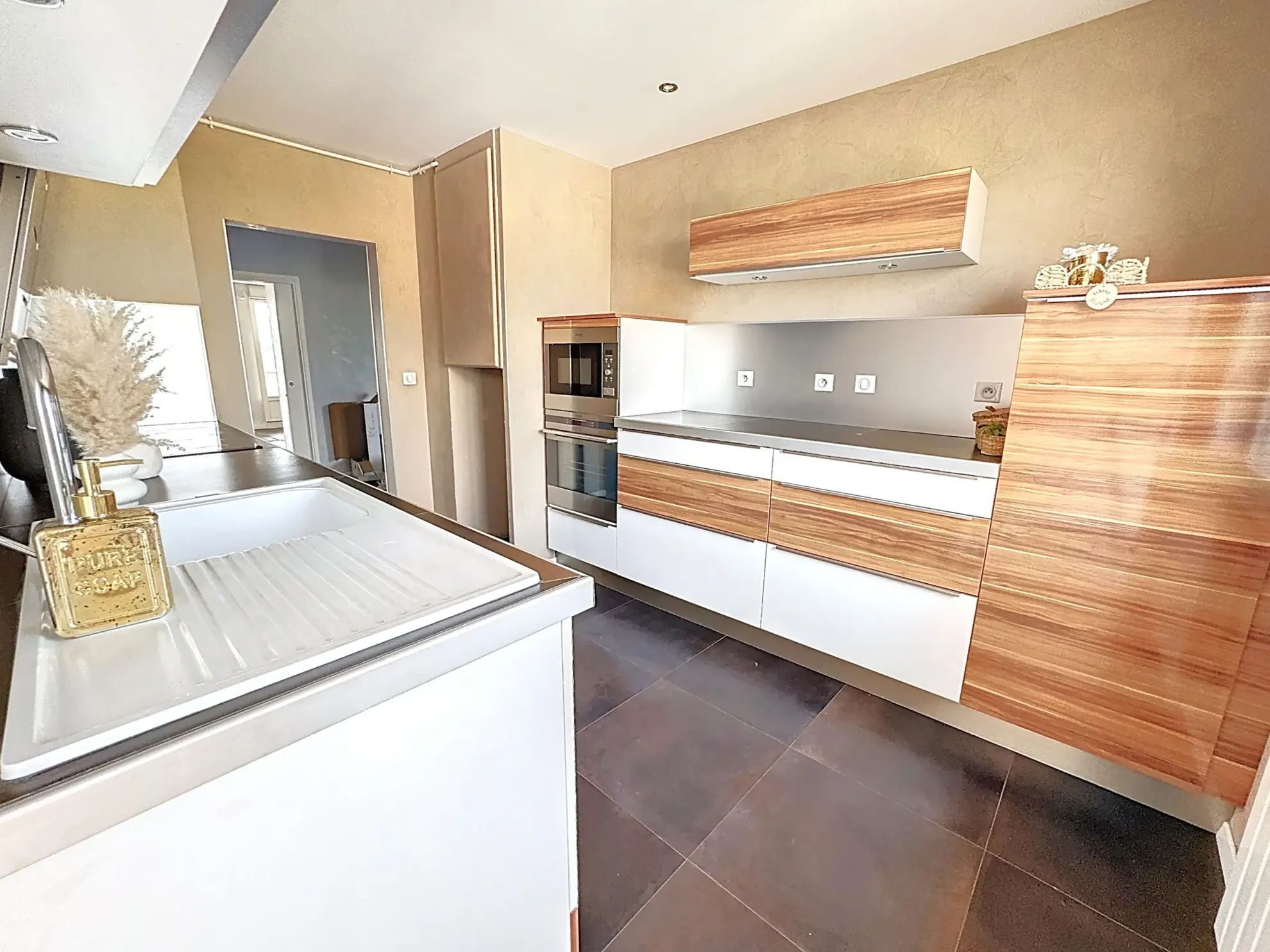 Appartement spacieux de 98 m² avec terrasse à Grenoble Libération, dernier étage avec vue panoramique