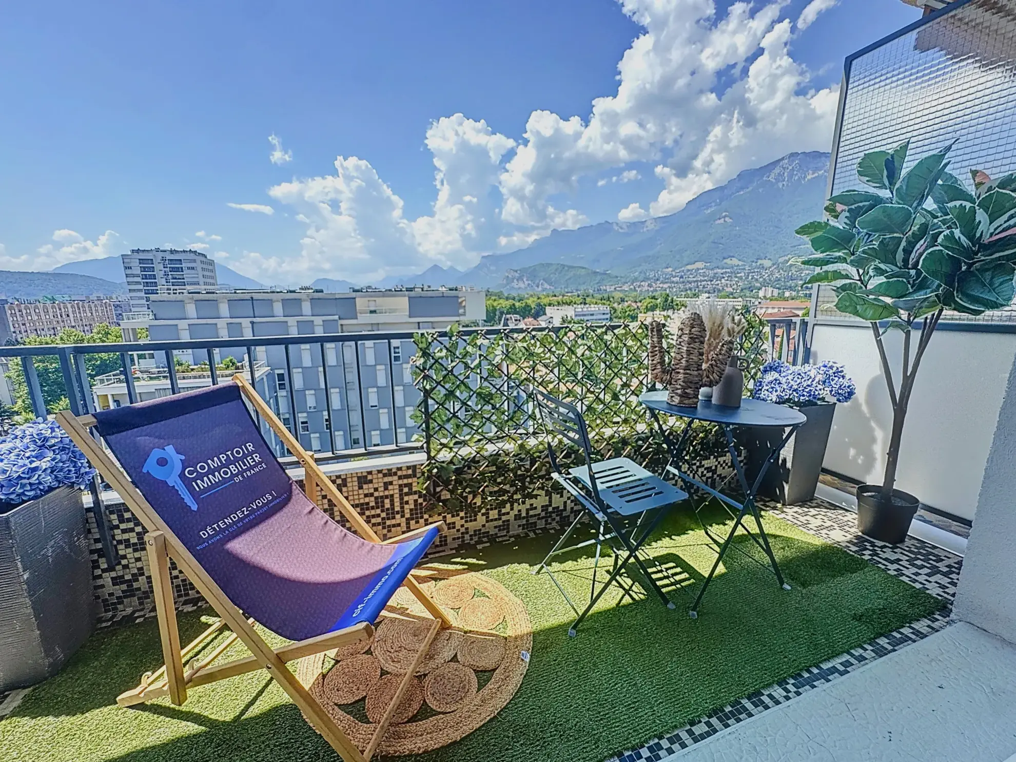 Appartement spacieux de 98 m² avec terrasse à Grenoble Libération, dernier étage avec vue panoramique 