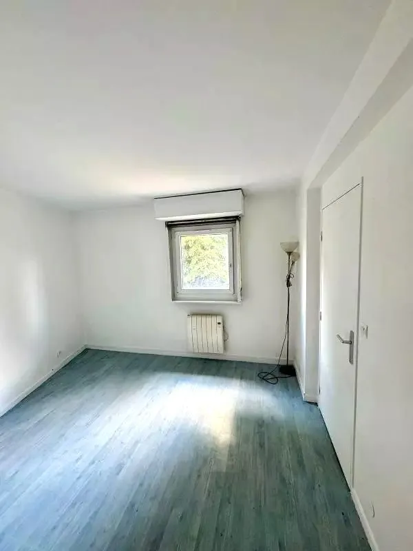 Appartement T2 de 58m² à La Courneuve avec parking privé près des transports 