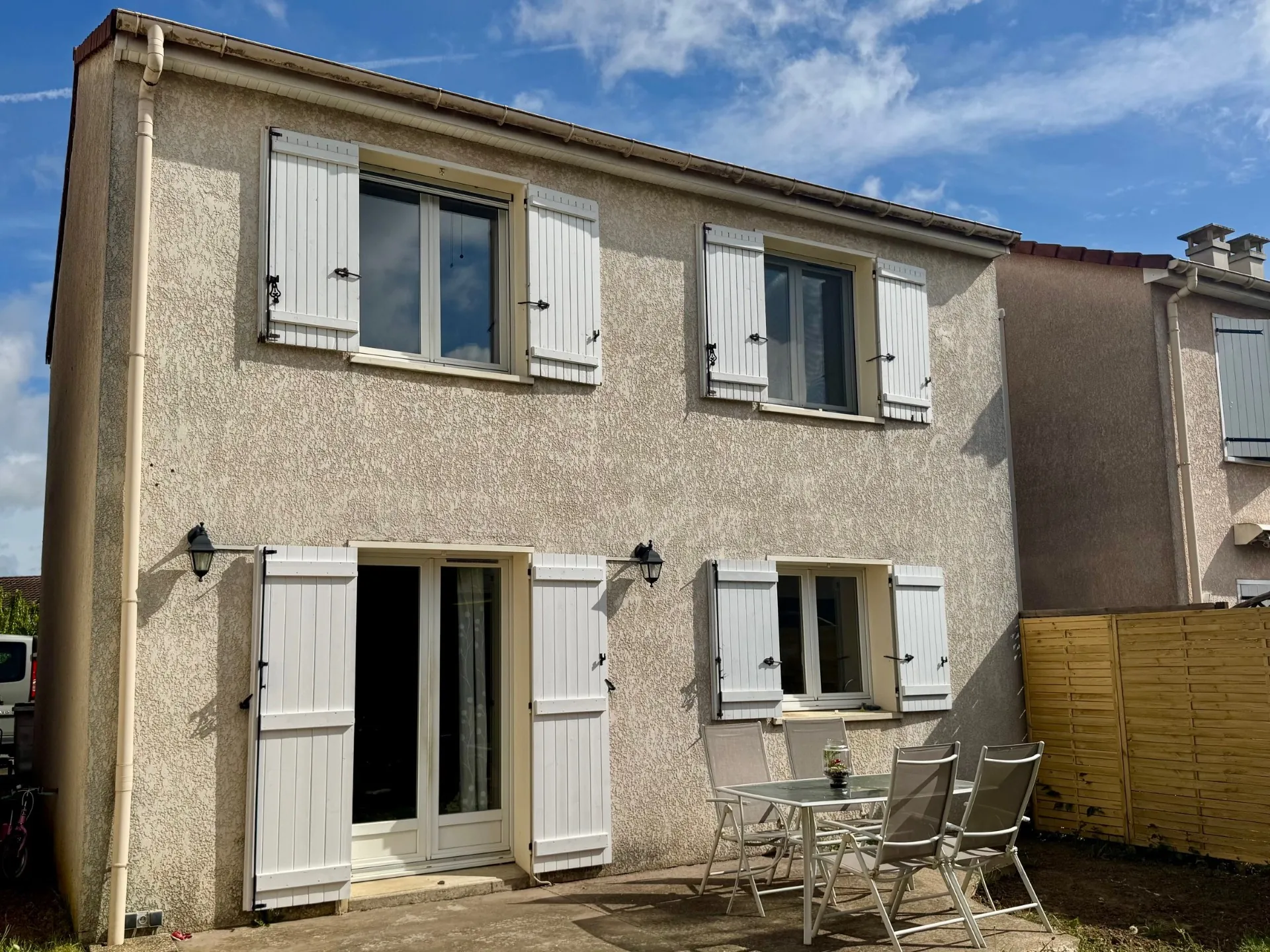Maison individuelle à vendre à Villabé (91) – 3 chambres, garage, terrasse, environnement calme 