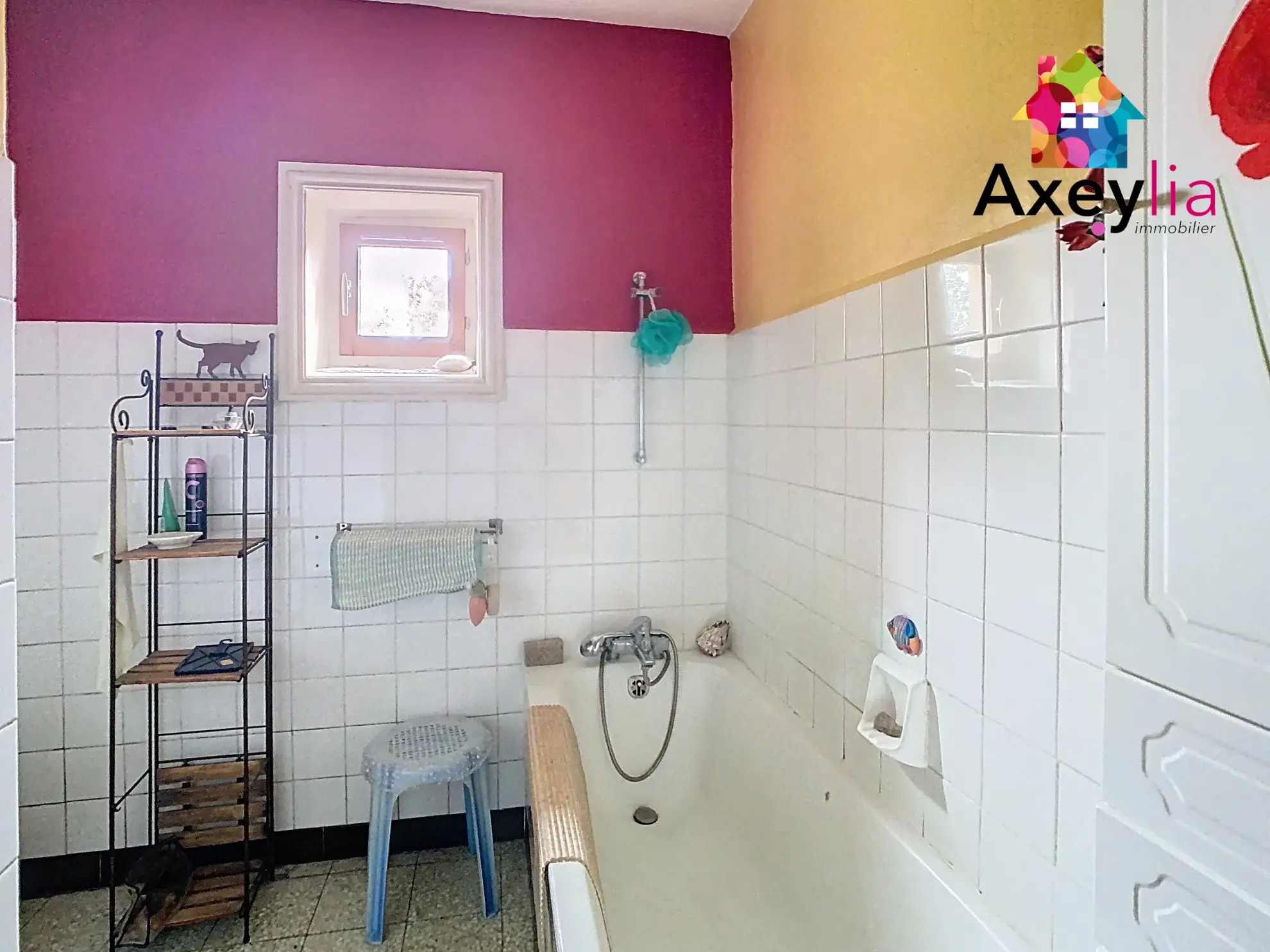 Maison ancienne à Mélay avec grange, terrasse et grand terrain - Opportunité à saisir 