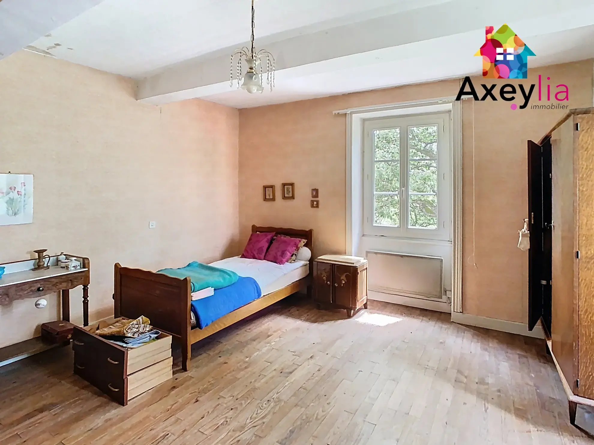 Maison ancienne à Mélay avec grange, terrasse et grand terrain - Opportunité à saisir 