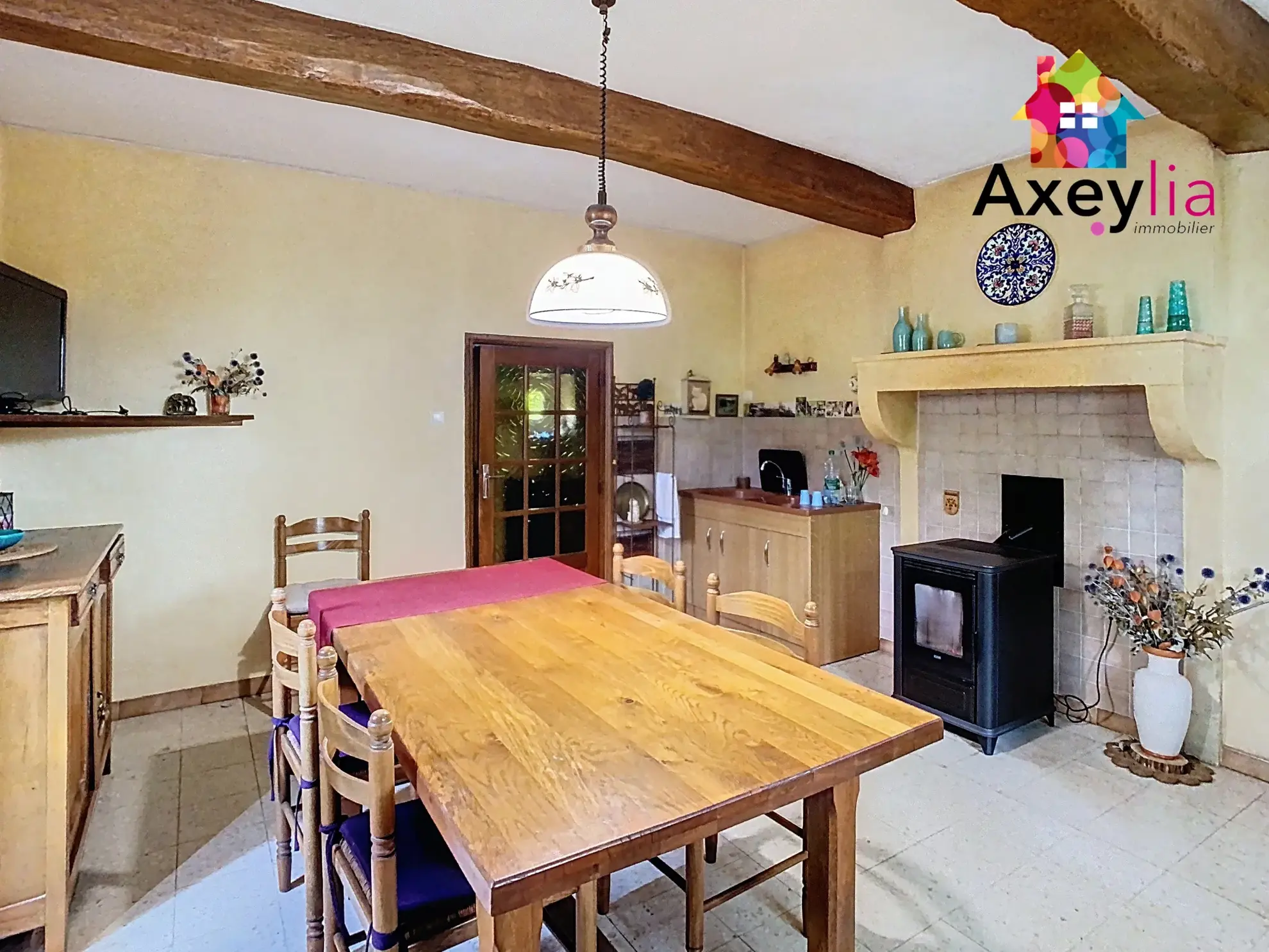 Maison ancienne à Mélay avec grange, terrasse et grand terrain - Opportunité à saisir 