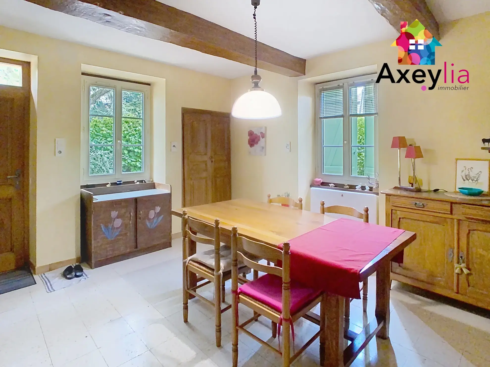 Maison ancienne à Mélay avec grange, terrasse et grand terrain - Opportunité à saisir 