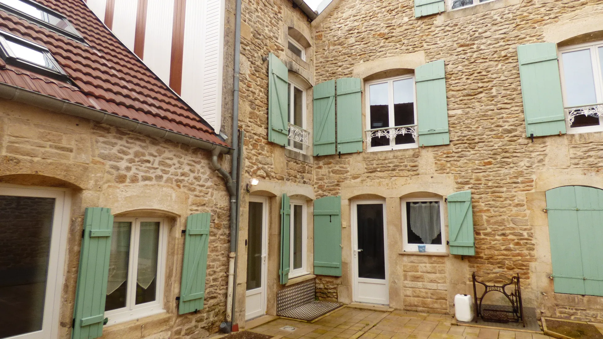 Investissement immobilier à Nogent : immeuble de 4 logements en vente