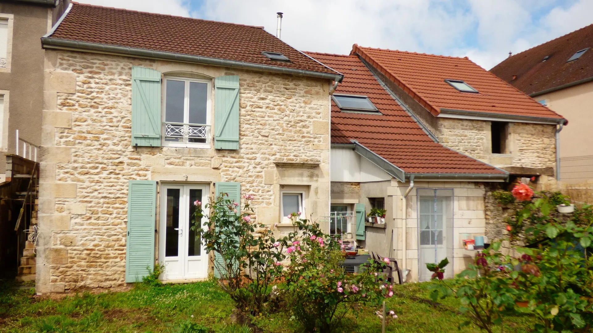Investissement immobilier à Nogent : immeuble de 4 logements en vente 