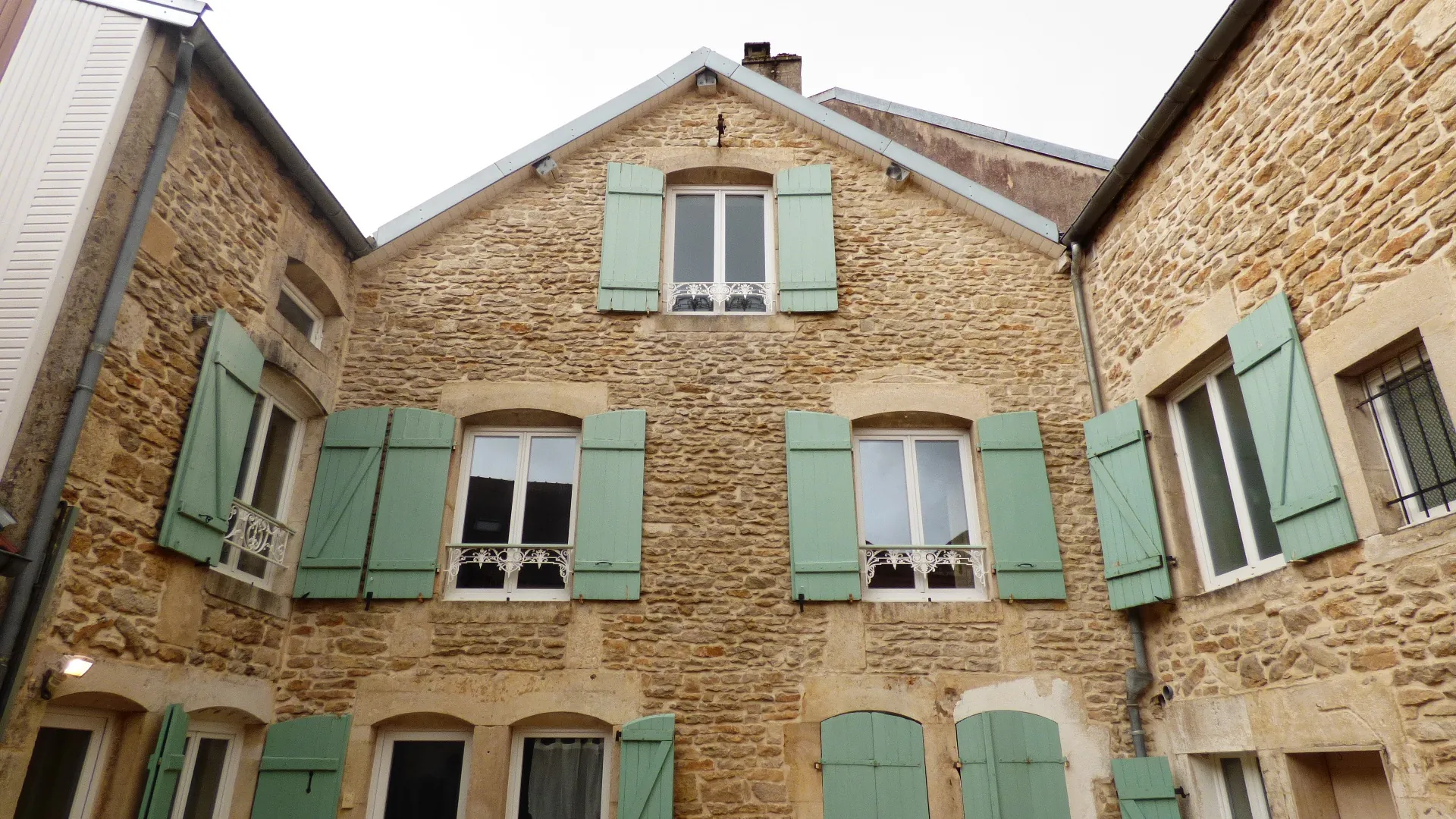 Investissement immobilier à Nogent : immeuble de 4 logements en vente 