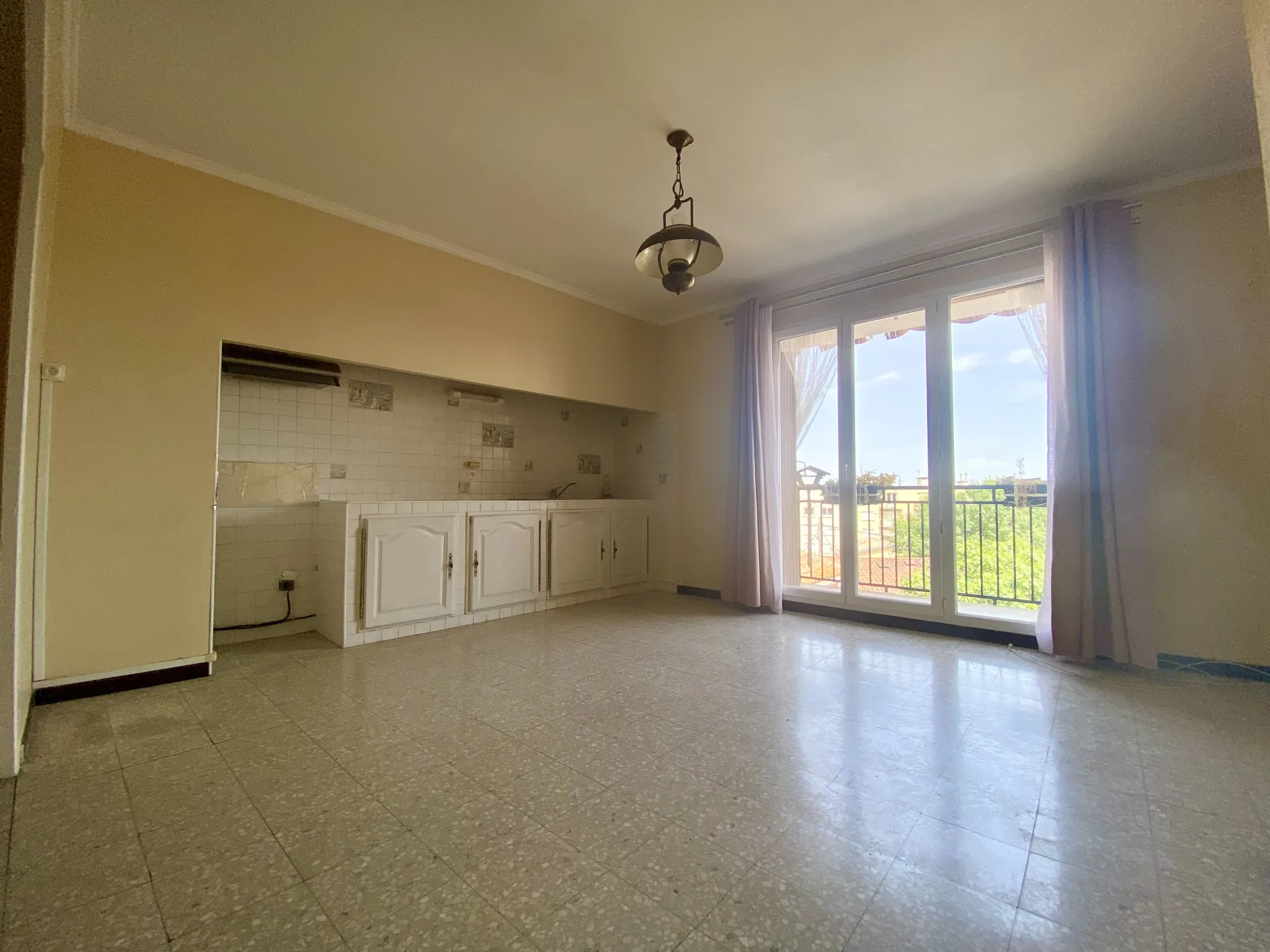 Maison lumineuse à Clermont l’Hérault avec potentiel et terrasse