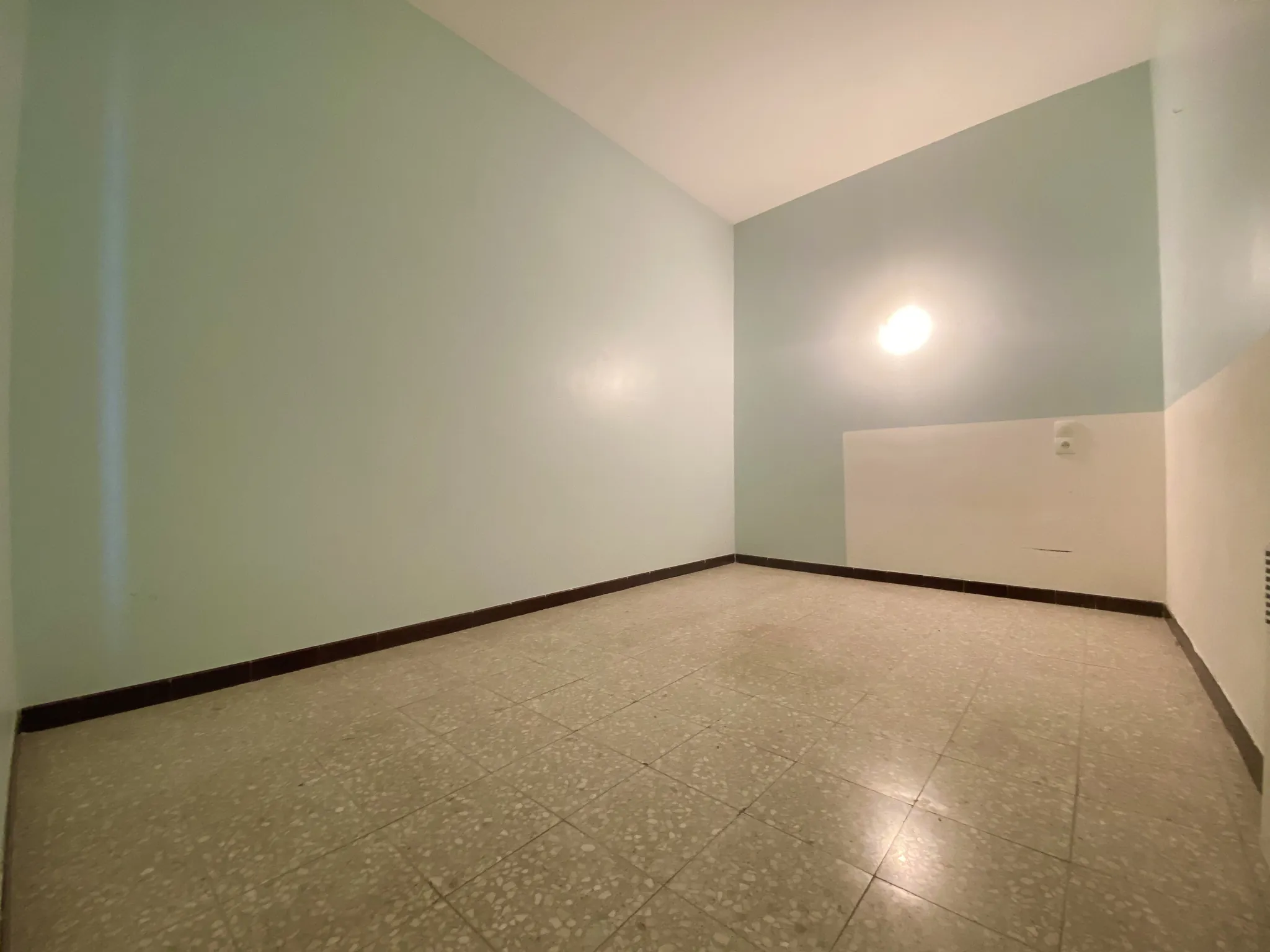 Maison lumineuse à Clermont l’Hérault avec potentiel et terrasse 