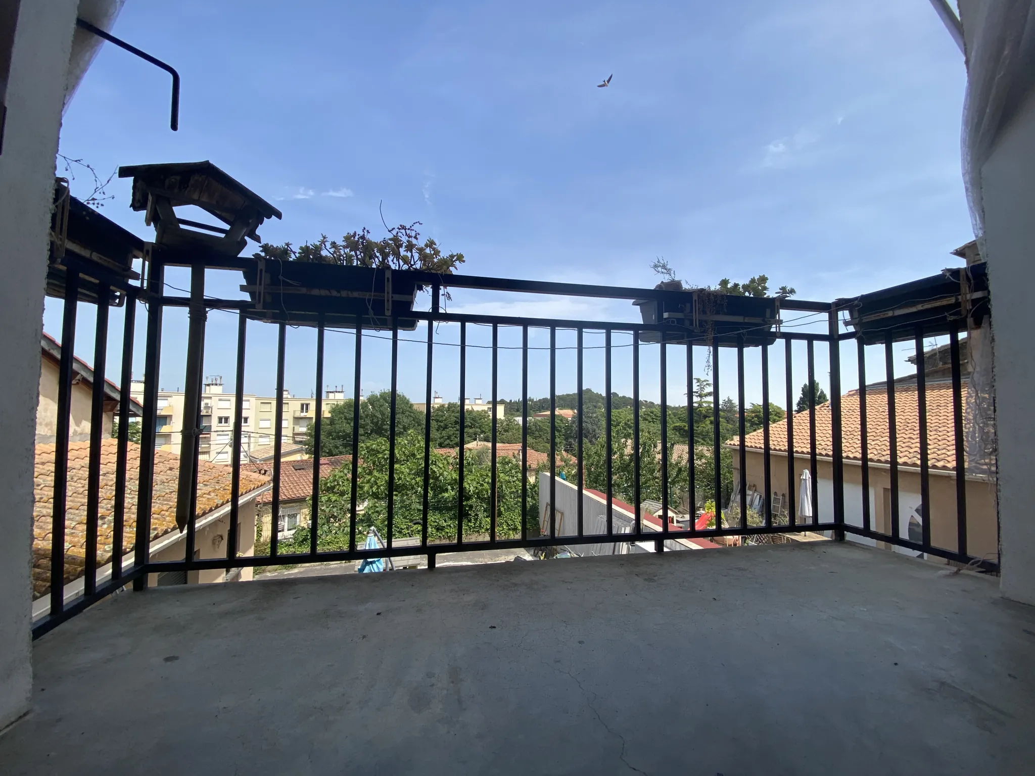 Maison lumineuse à Clermont l’Hérault avec potentiel et terrasse 