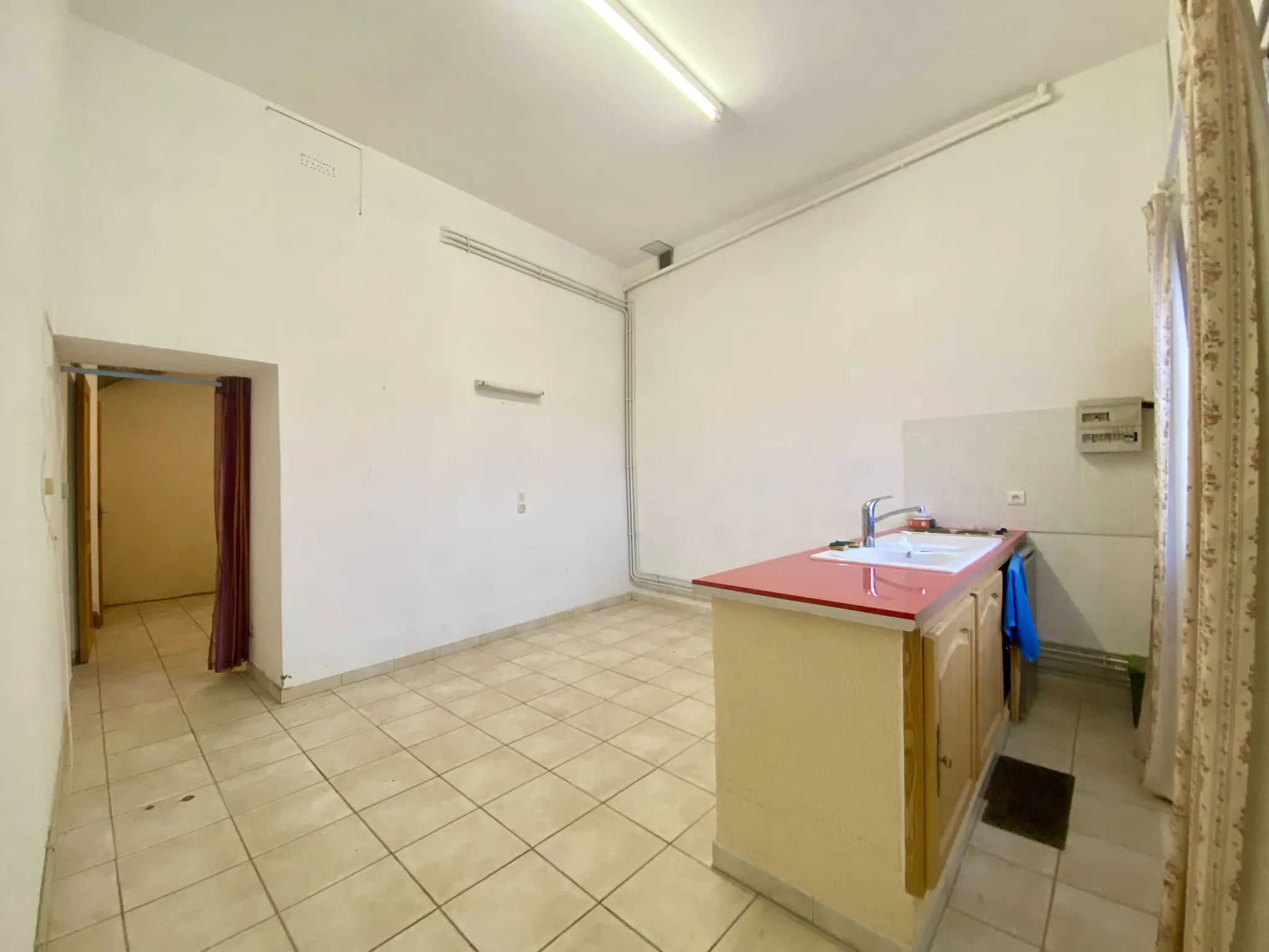 Maison lumineuse à Clermont l’Hérault avec potentiel et terrasse 