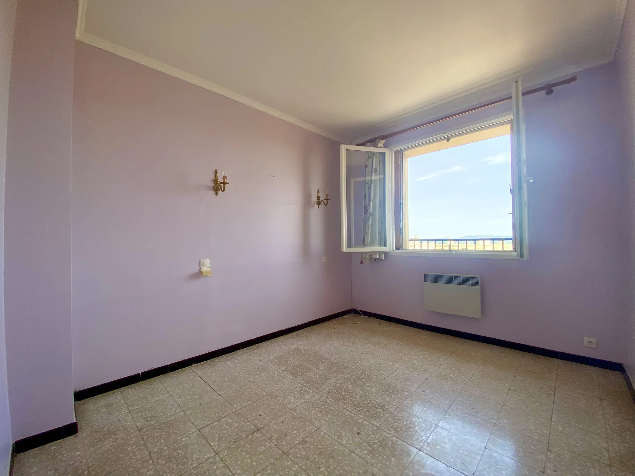 Maison lumineuse à Clermont l’Hérault avec potentiel et terrasse 