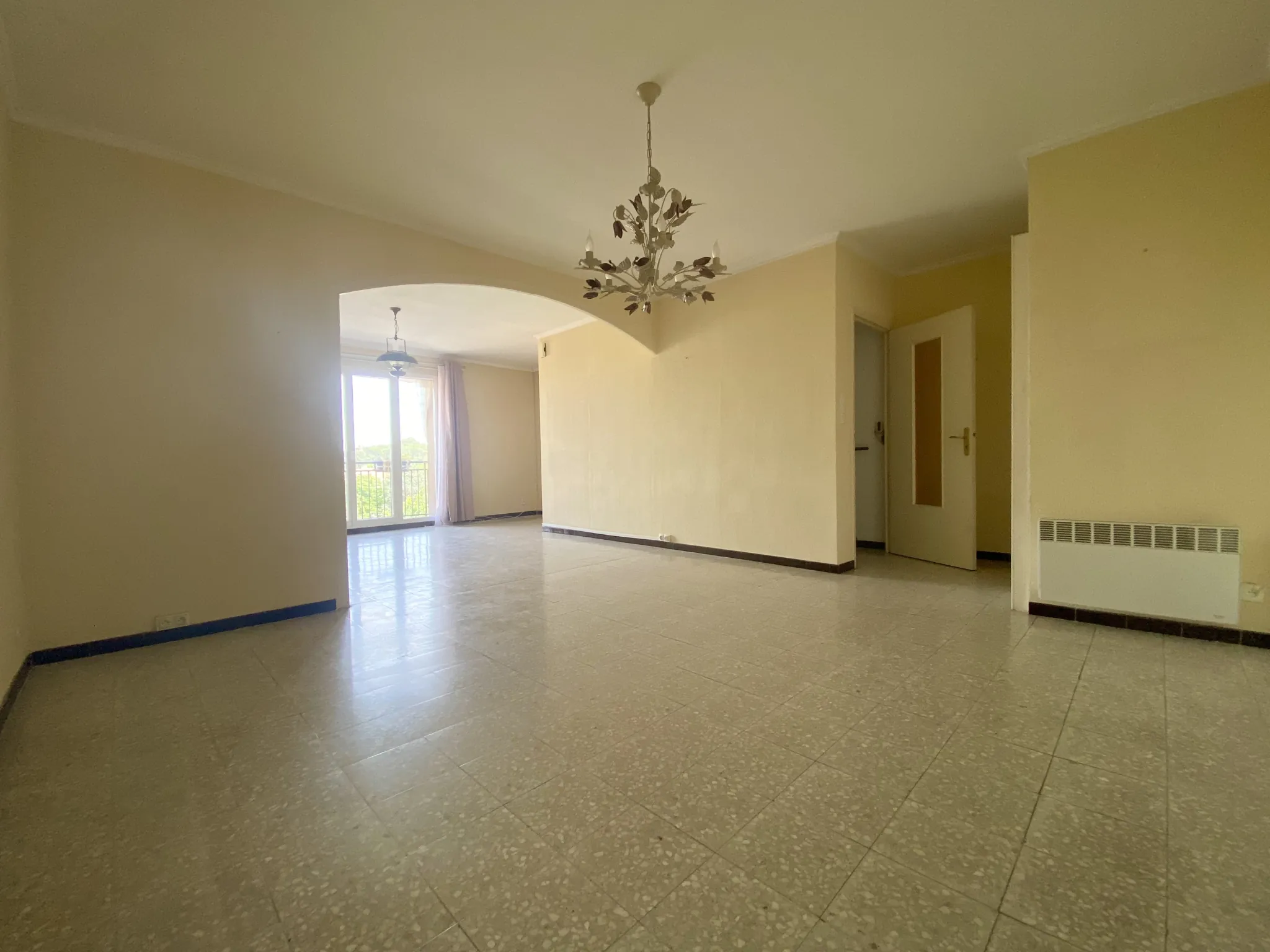 Maison lumineuse à Clermont l’Hérault avec potentiel et terrasse 