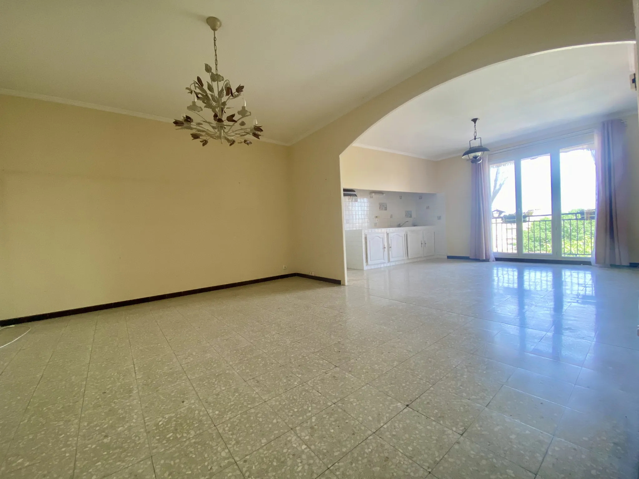 Maison lumineuse à Clermont l’Hérault avec potentiel et terrasse 