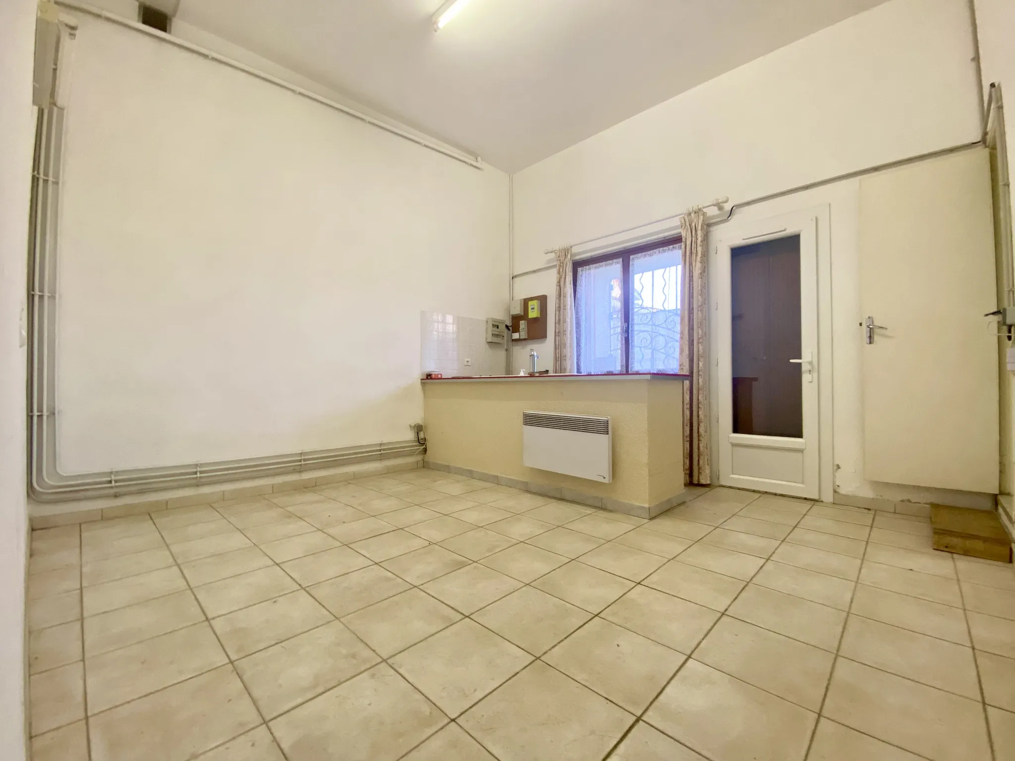 Maison lumineuse à Clermont l’Hérault avec potentiel et terrasse 