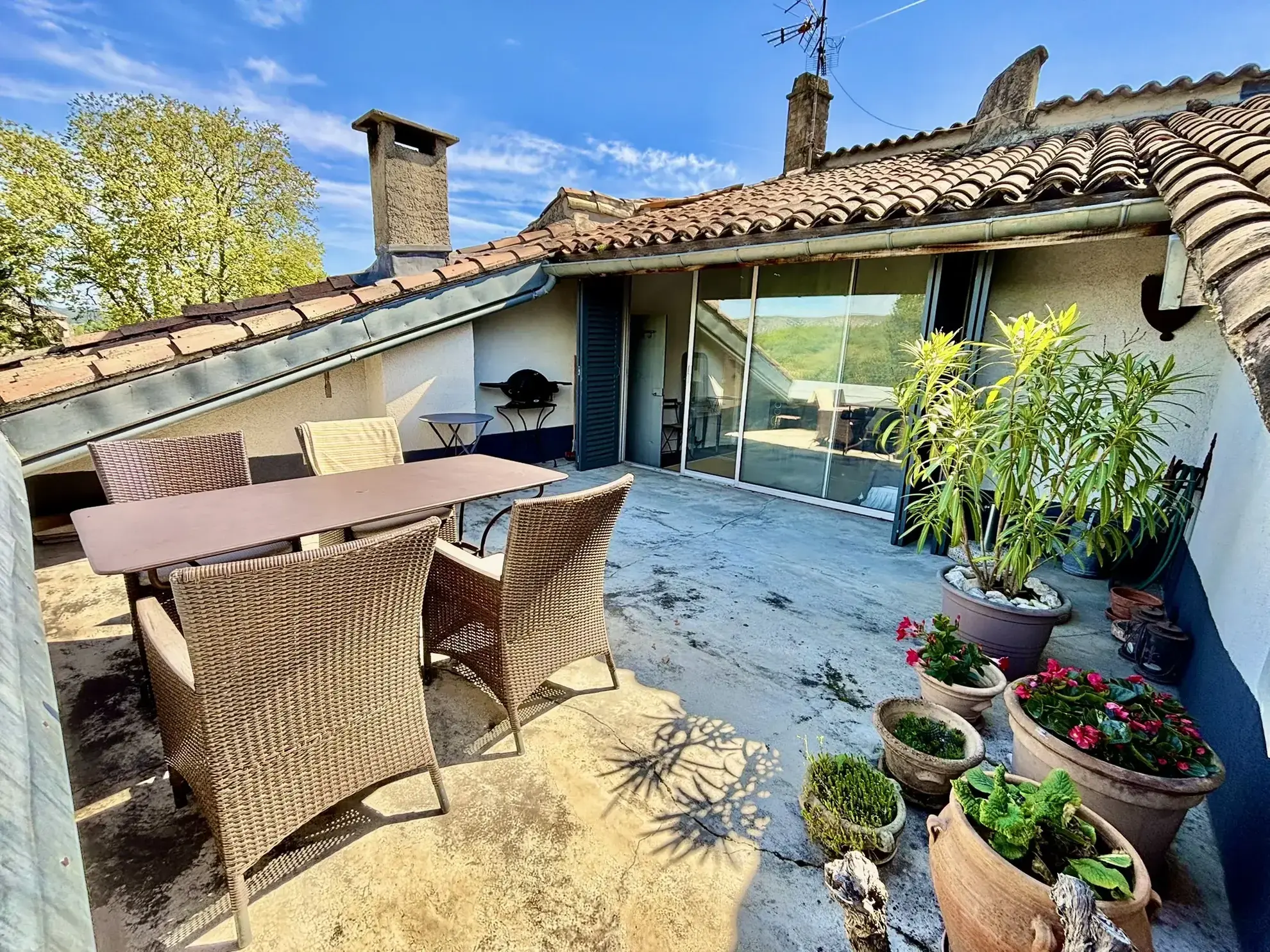 Très bel appartement en duplex avec terrasse et vue à Malaucène 