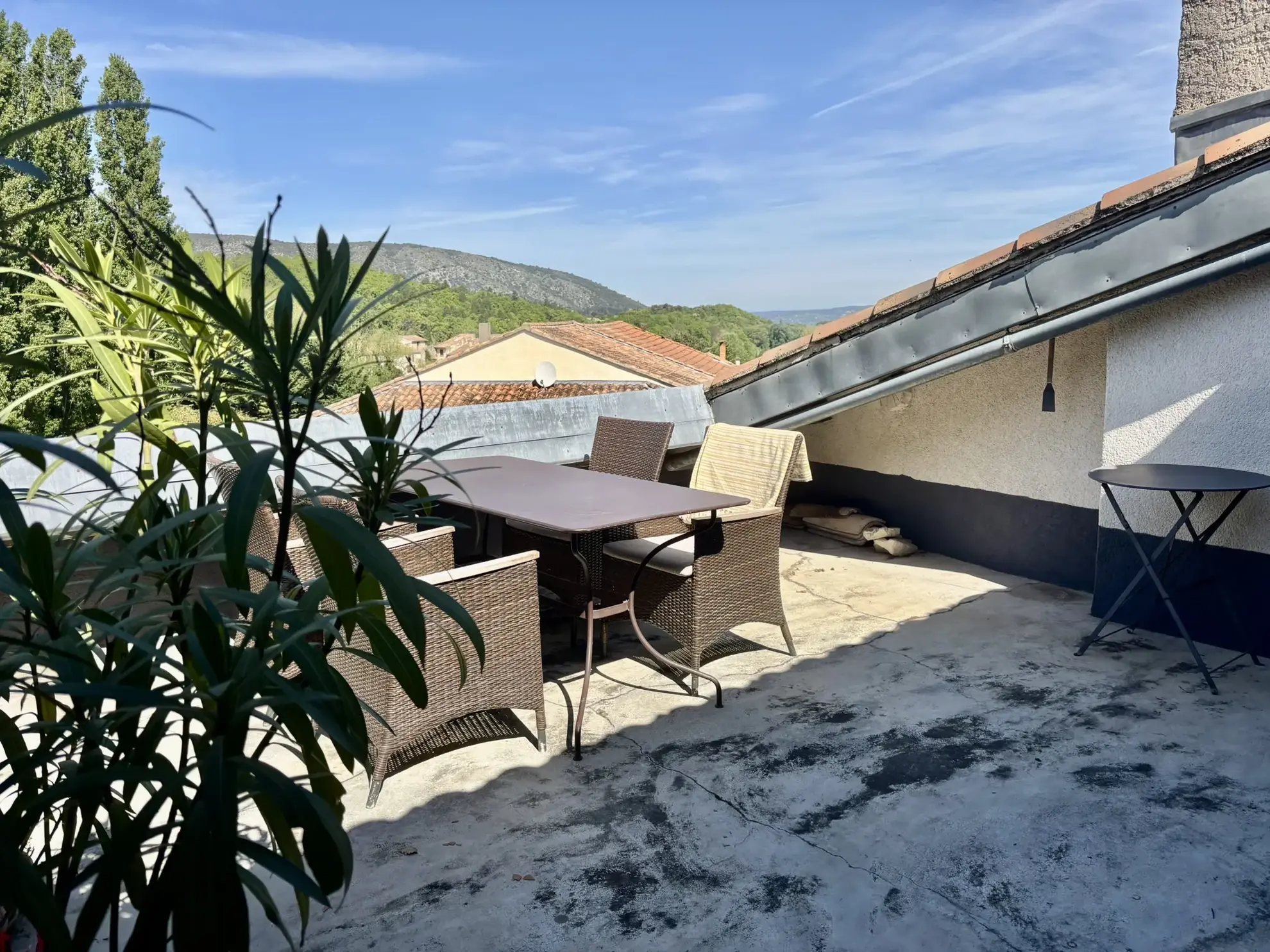 Très bel appartement en duplex avec terrasse et vue à Malaucène 