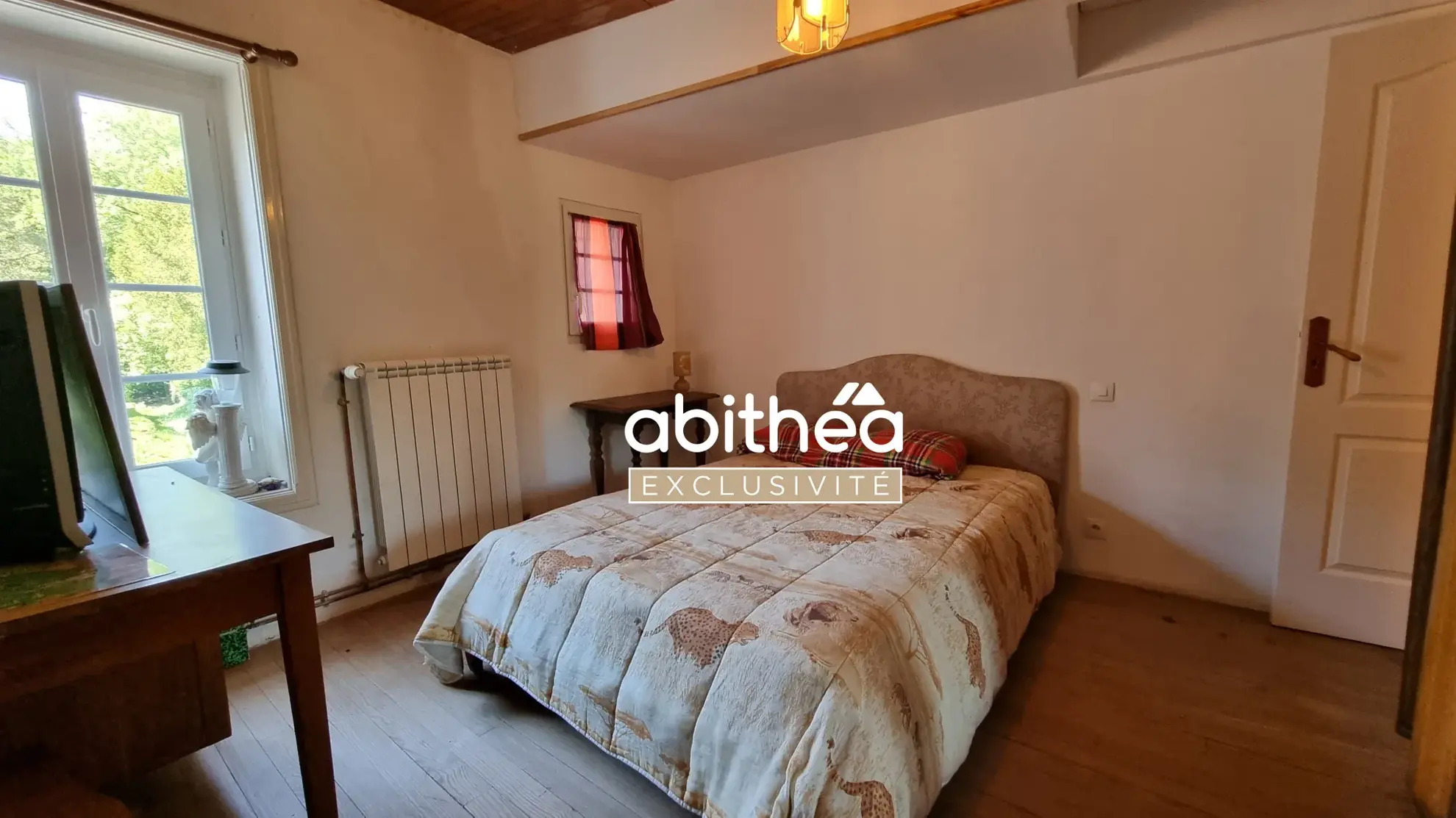 Maison charentaise de 4 chambres avec potentiel professionnel à Nieul-le-Virouil 