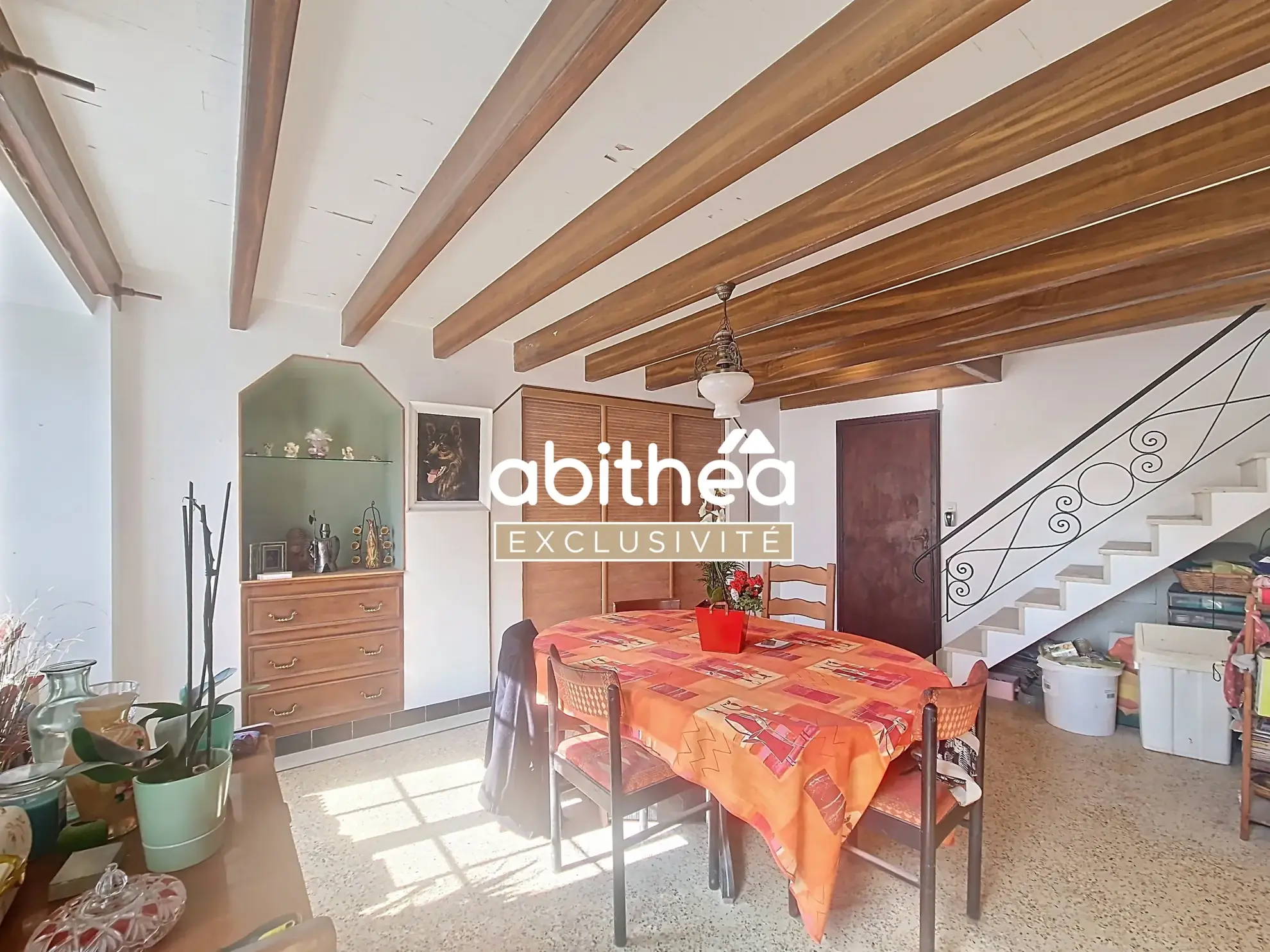 Maison charentaise de 4 chambres avec potentiel professionnel à Nieul-le-Virouil 