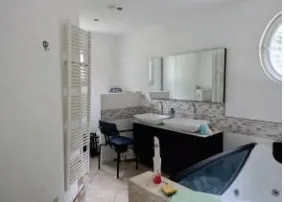 Villa spacieuse avec 4 chambres à Hinx à partir de 50 000 € 