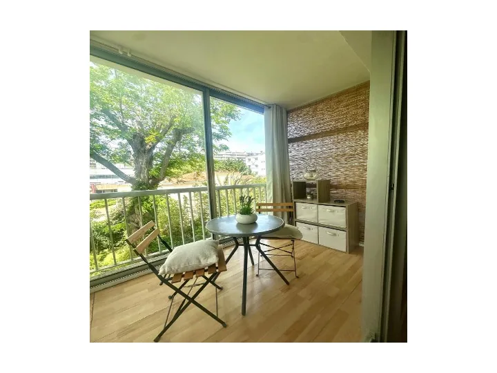 Appartement T2 de 38 m² avec balcon, cave et garage à Marseille 8ème proche Prado 