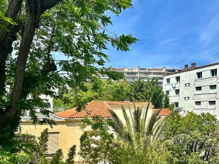 Vente appartement 38 m² avec balcon, cave et garage proche Prado à Marseille 8ème