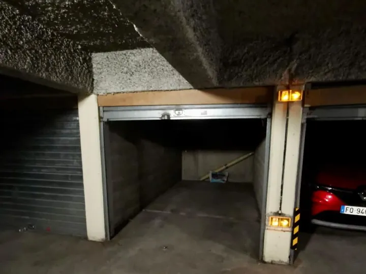 Appartement T2 de 38 m² avec balcon, cave et garage à Marseille 8ème proche Prado 