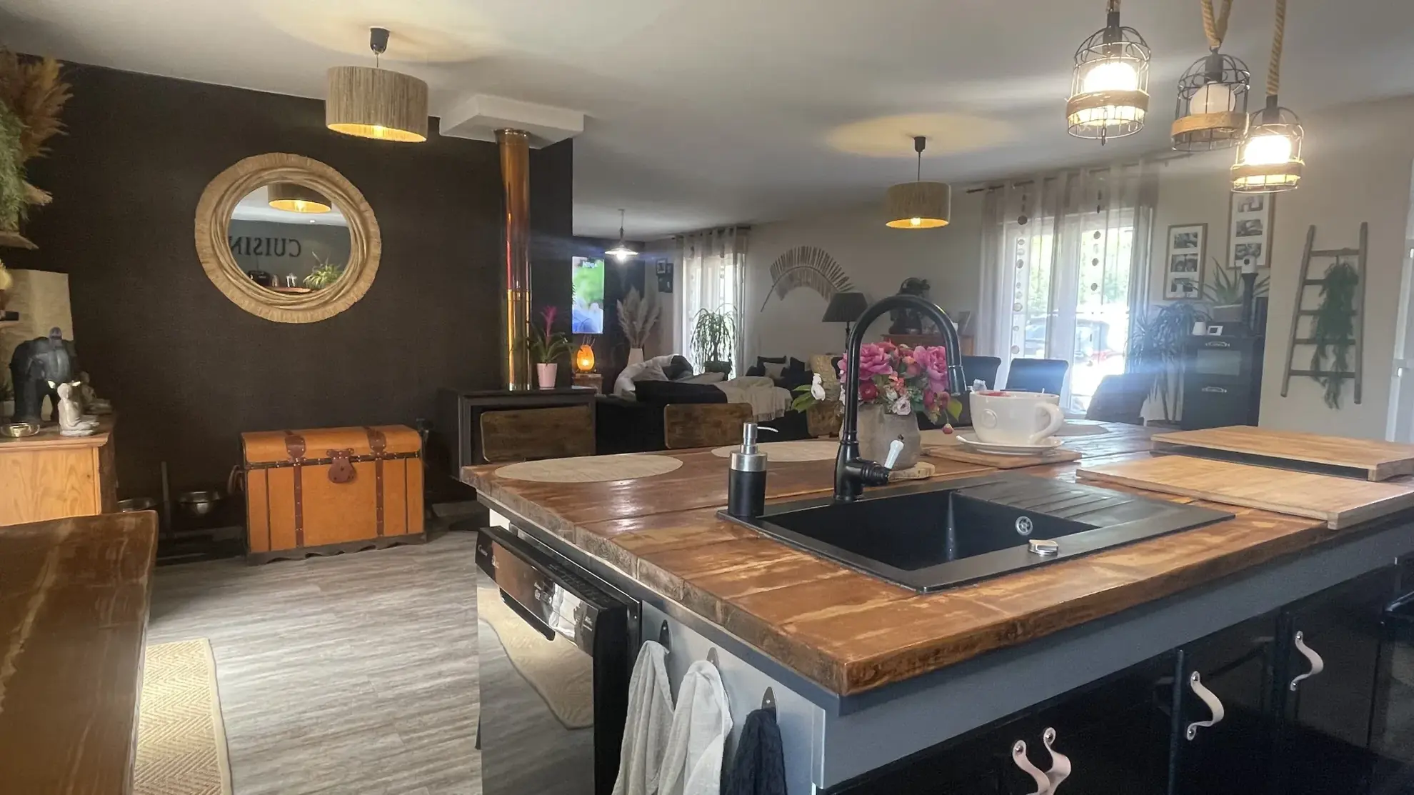 Pavillon de 4 chambres avec grand jardin, calme proche Noyon et Chauny