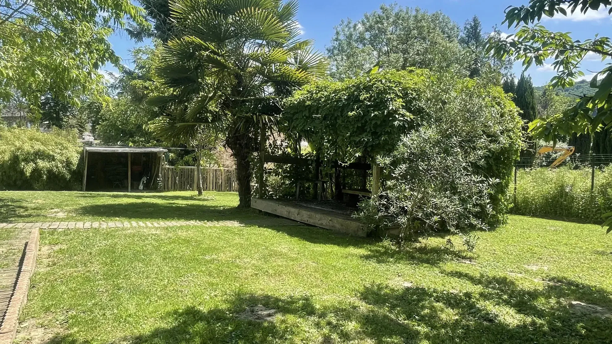 Pavillon de 4 chambres avec grand jardin, calme proche Noyon et Chauny 