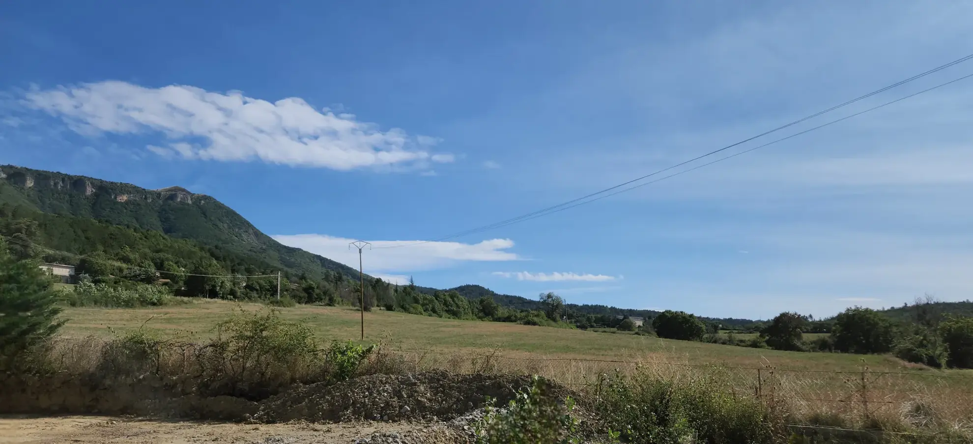 Terrain constructible de 473 m² à Digne-les-Bains – Lotissement résidentiel, vue sur la montagne 