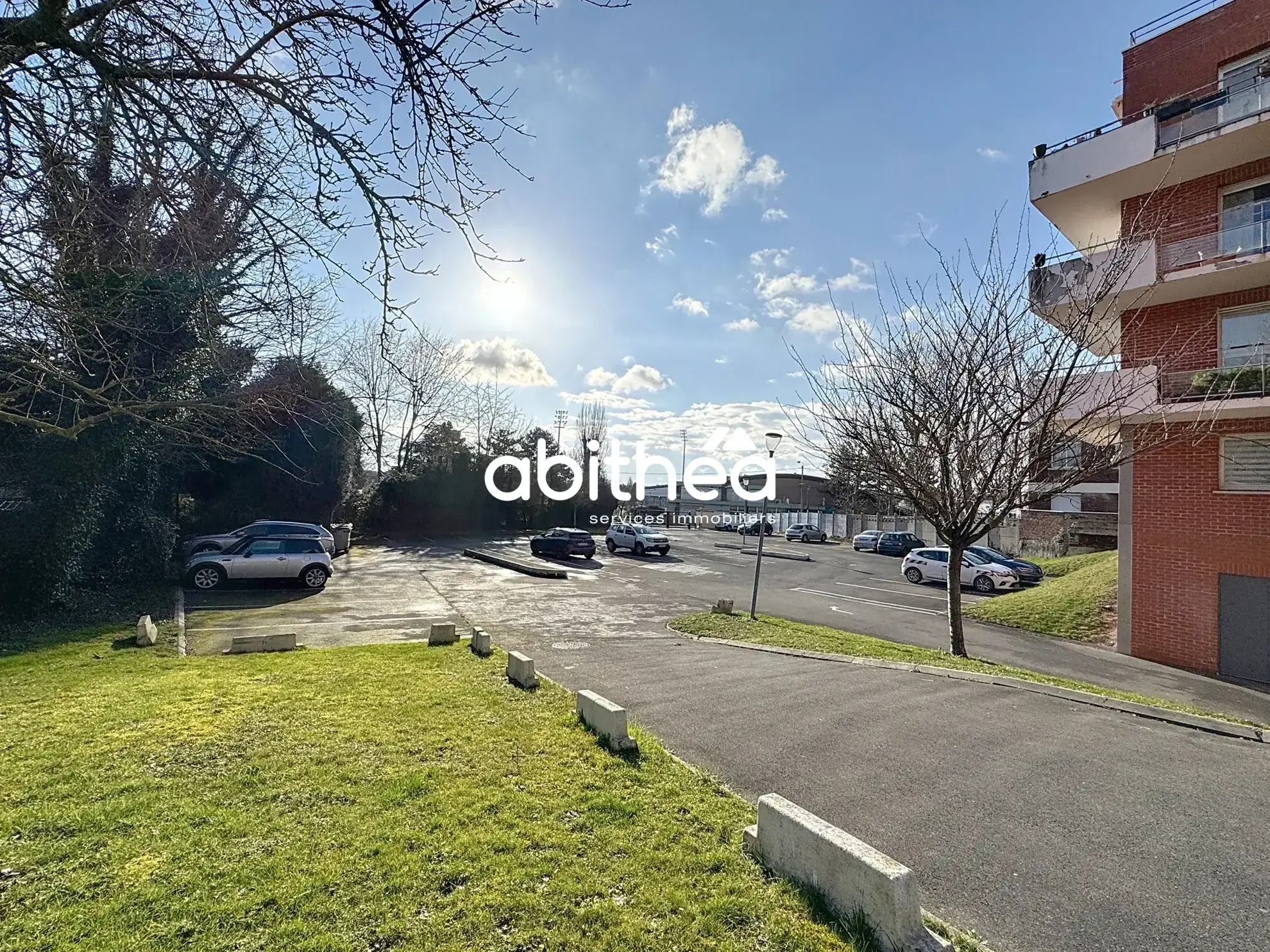 Appartement T2 avec balcon et parking à Lens – Résidence sécurisée 