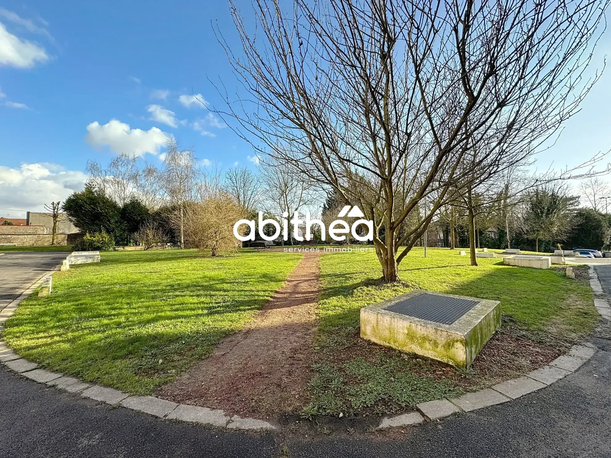 Appartement T2 avec balcon et parking à Lens – Résidence sécurisée 