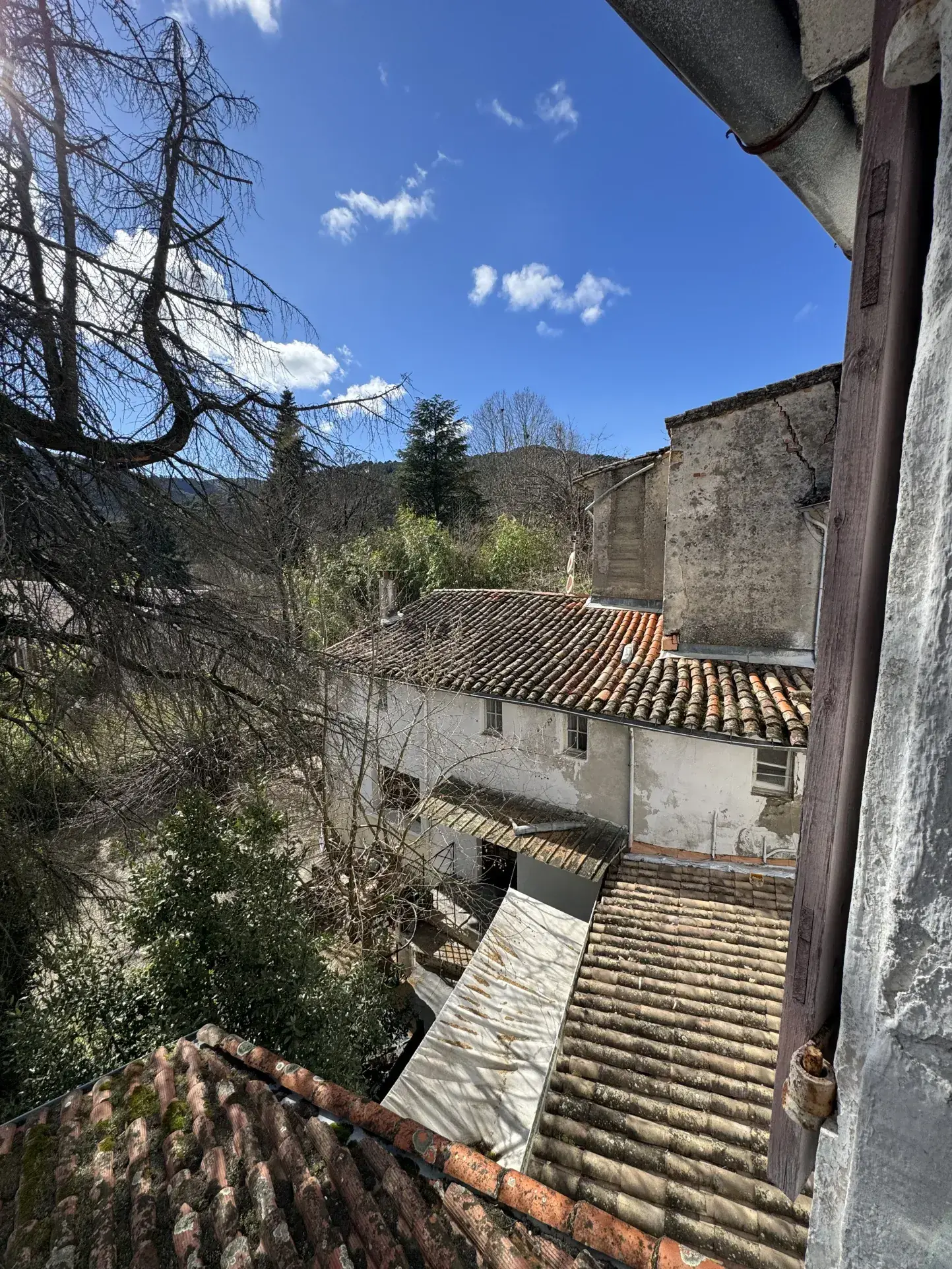 Immeuble à rénover au centre-ville de Saint Jean du Gard, 580 m², potentiel appartements, prix attractif 
