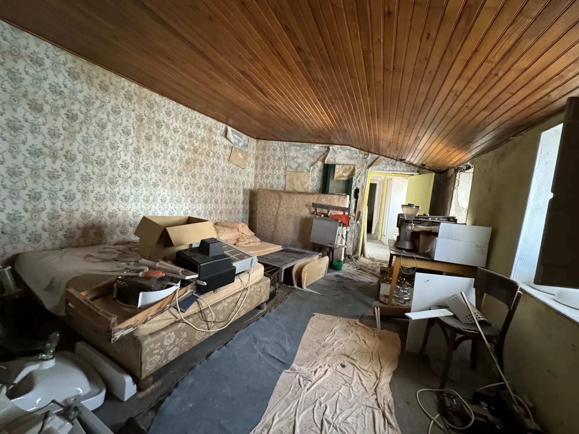 Immeuble à rénover au centre-ville de Saint Jean du Gard, 580 m², potentiel appartements, prix attractif 